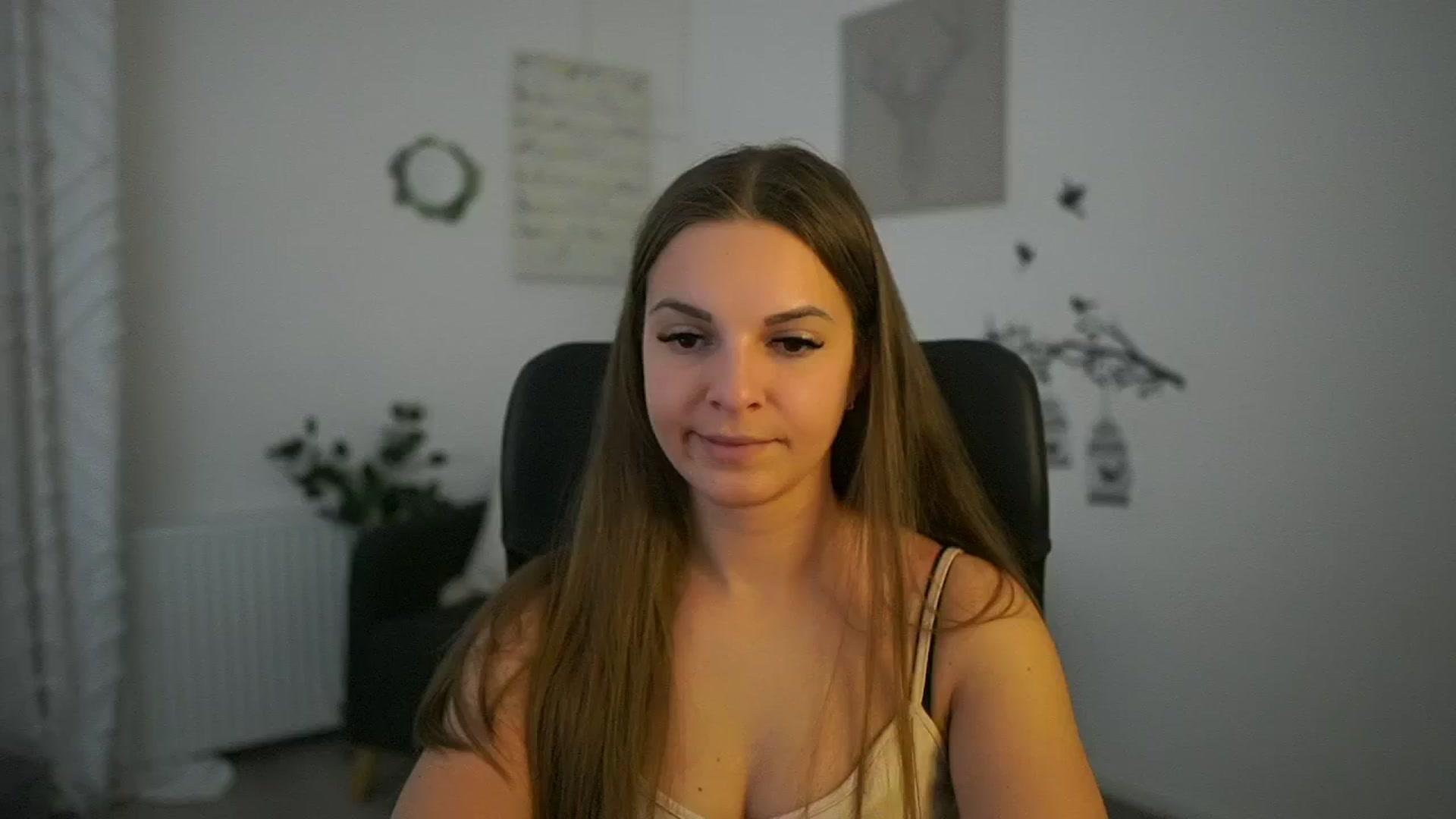 Gallery image thumbnail from Alecsa_Fox's myfreecams stream on, 05/07/2025, 10:56 image 5 of 20