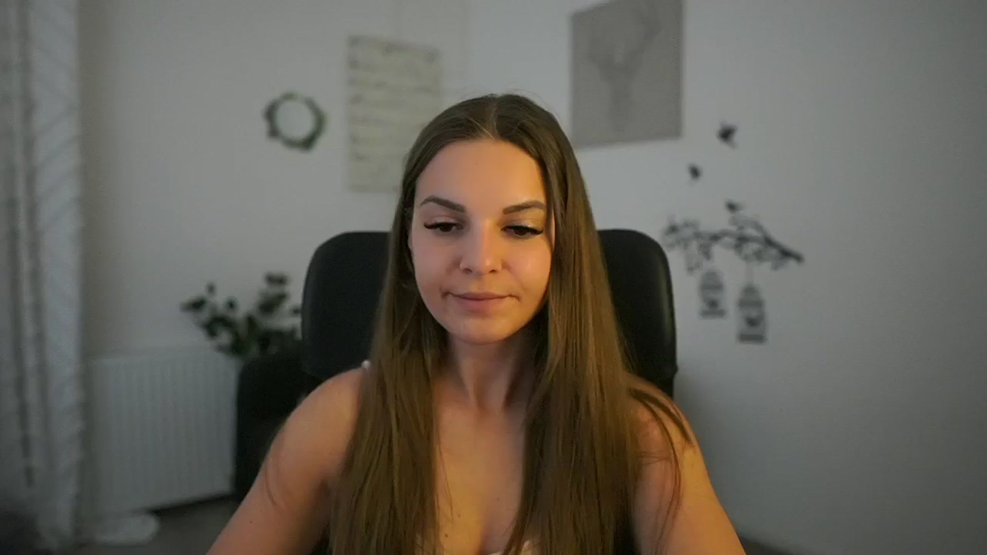 Gallery image thumbnail from Alecsa_Fox's myfreecams stream on, 05/07/2025, 10:56 image 12 of 20