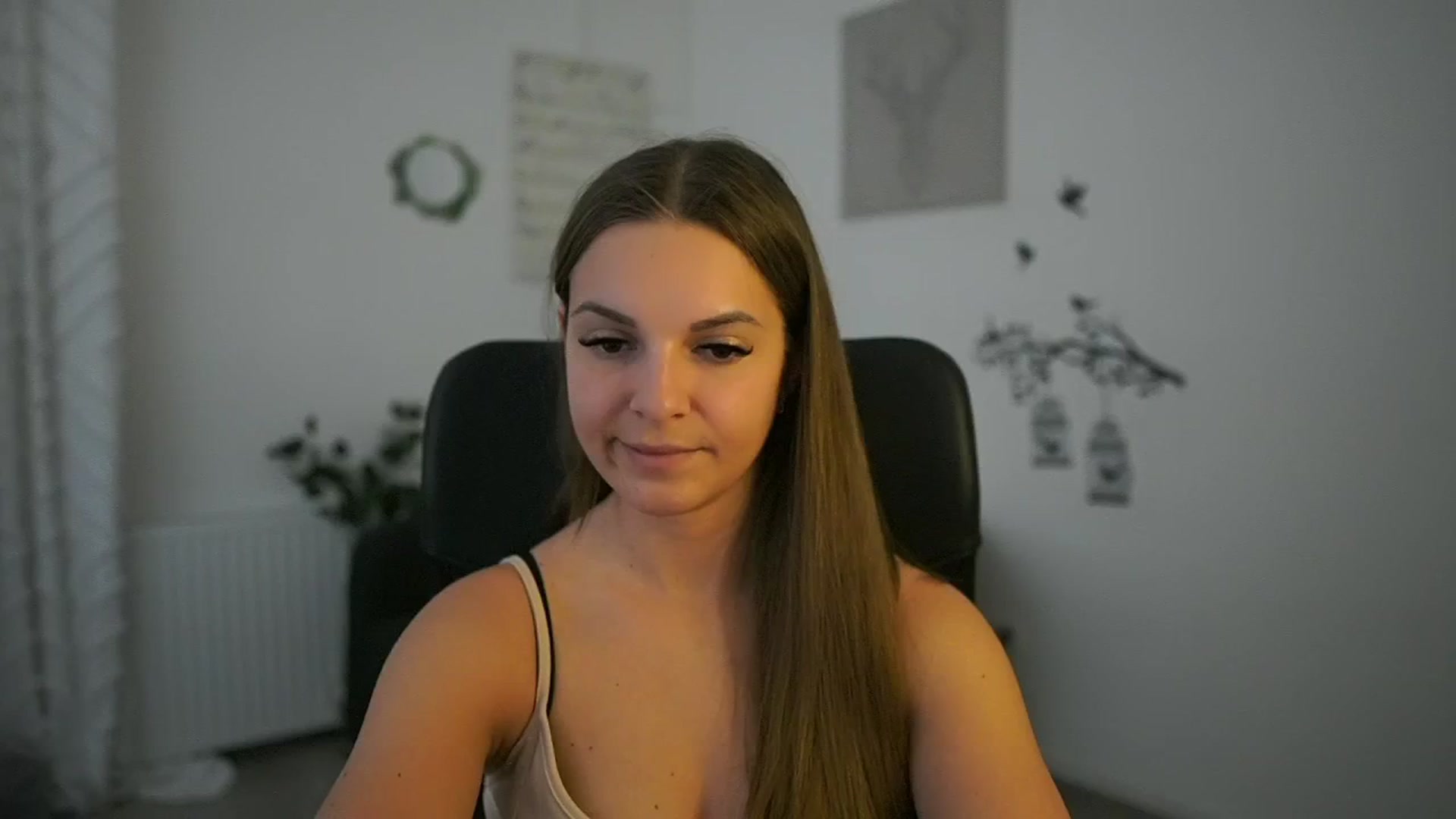 Gallery image thumbnail from Alecsa_Fox's myfreecams stream on, 05/07/2025, 11:46 image 14 of 20