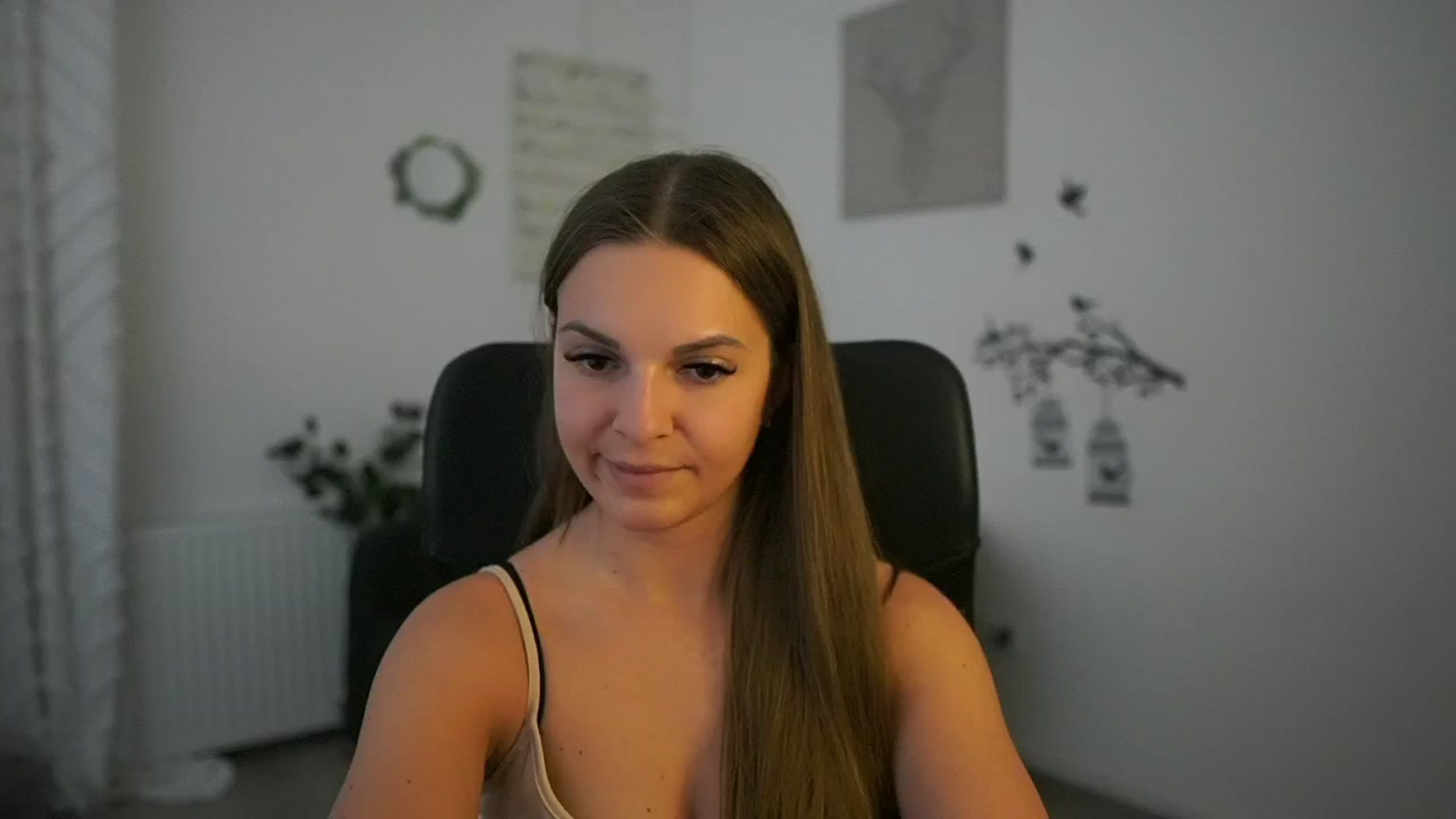 Gallery image thumbnail from Alecsa_Fox's myfreecams stream on, 05/07/2025, 11:46 image 19 of 20