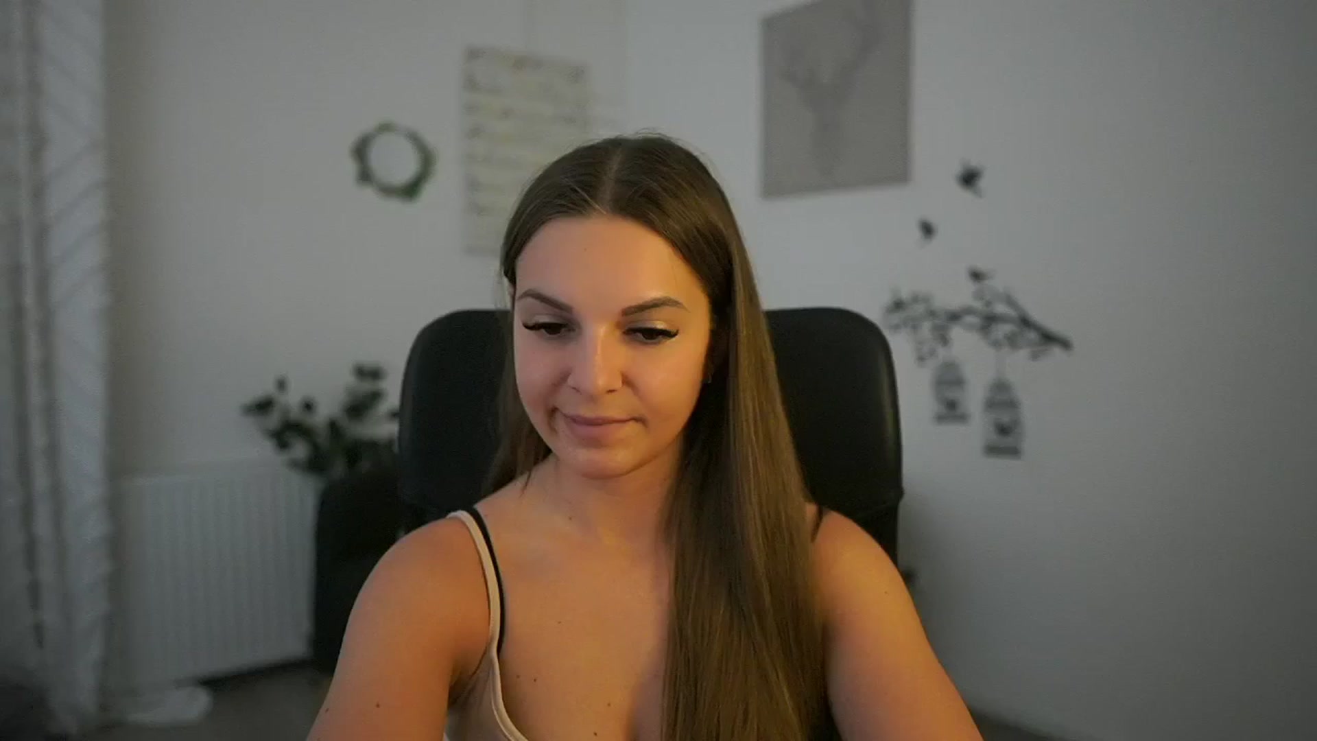 Gallery image thumbnail from Alecsa_Fox's myfreecams stream on, 05/07/2025, 11:46 image 17 of 20