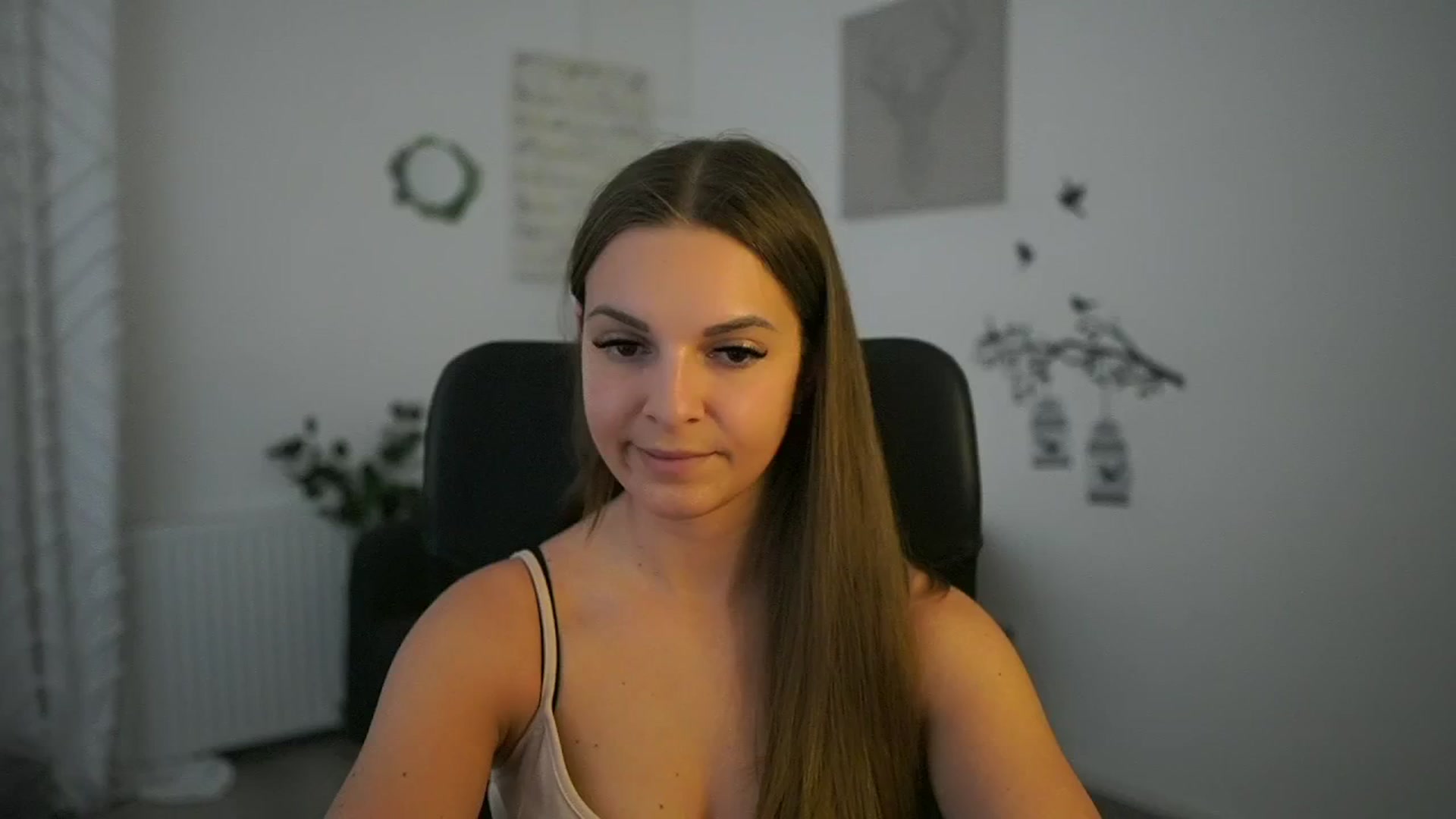 Gallery image thumbnail from Alecsa_Fox's myfreecams stream on, 05/07/2025, 11:46 image 12 of 20