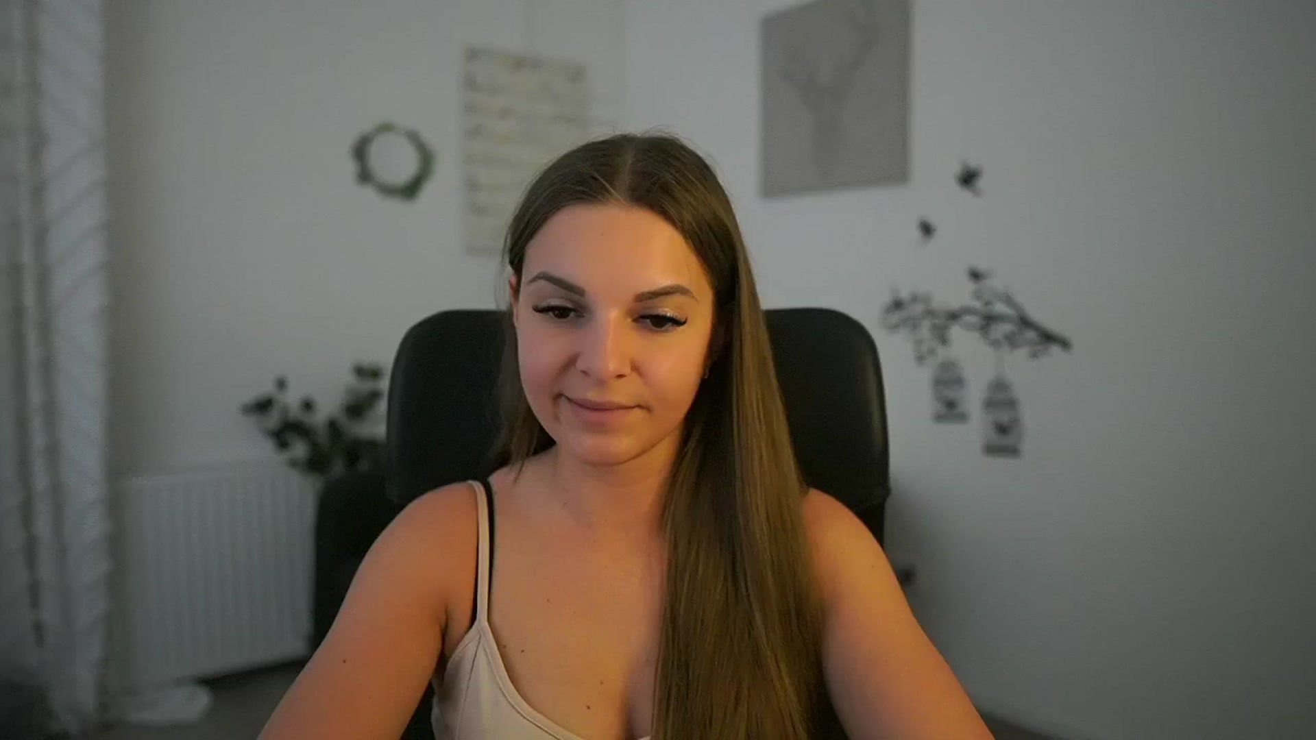 Gallery image thumbnail from Alecsa_Fox's myfreecams stream on, 05/07/2025, 11:46 image 15 of 20