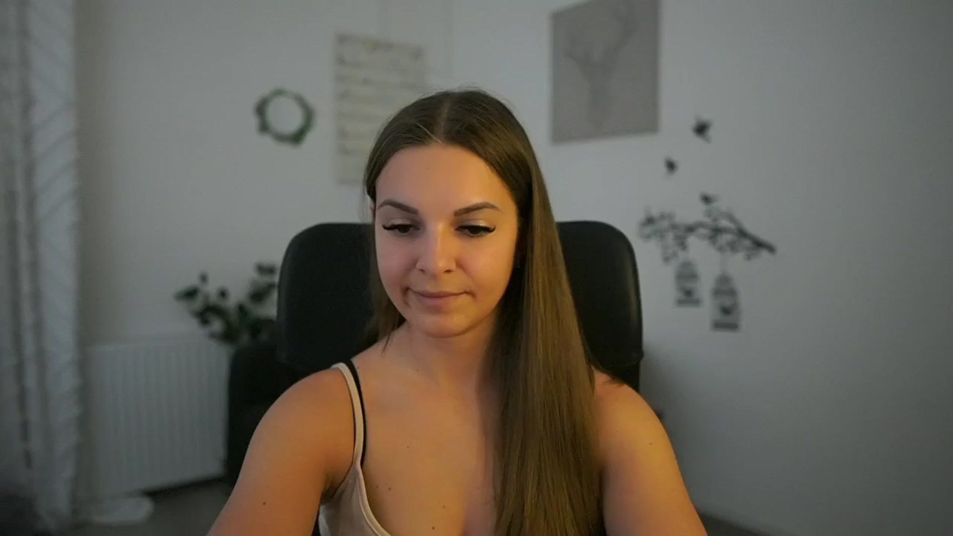 Gallery image thumbnail from Alecsa_Fox's myfreecams stream on, 05/07/2025, 11:46 image 13 of 20