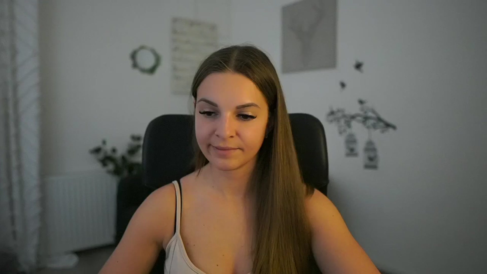 Gallery image thumbnail from Alecsa_Fox's myfreecams stream on, 05/07/2025, 11:46 image 11 of 20