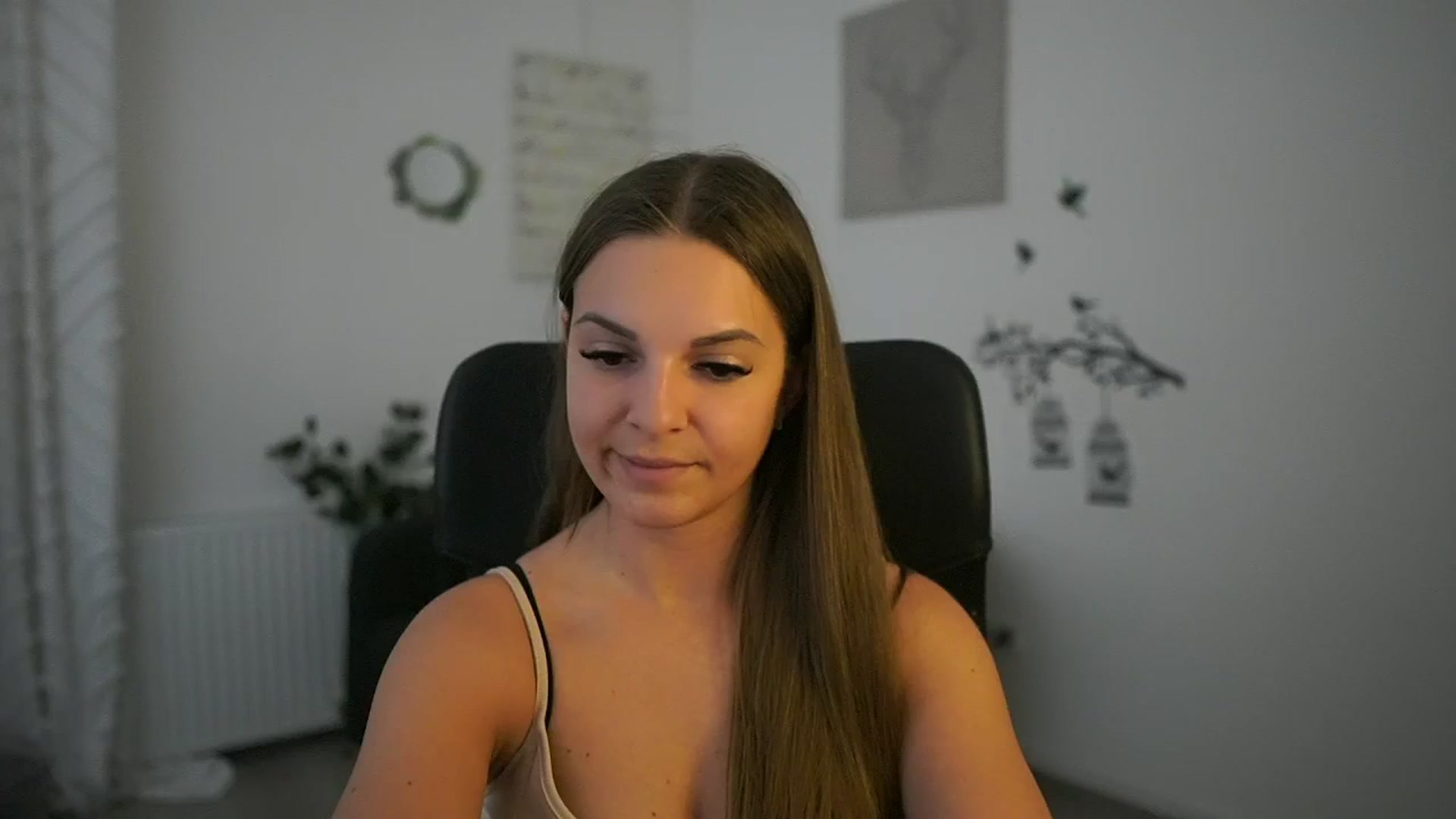 Gallery image thumbnail from Alecsa_Fox's myfreecams stream on, 05/07/2025, 11:46 image 18 of 20