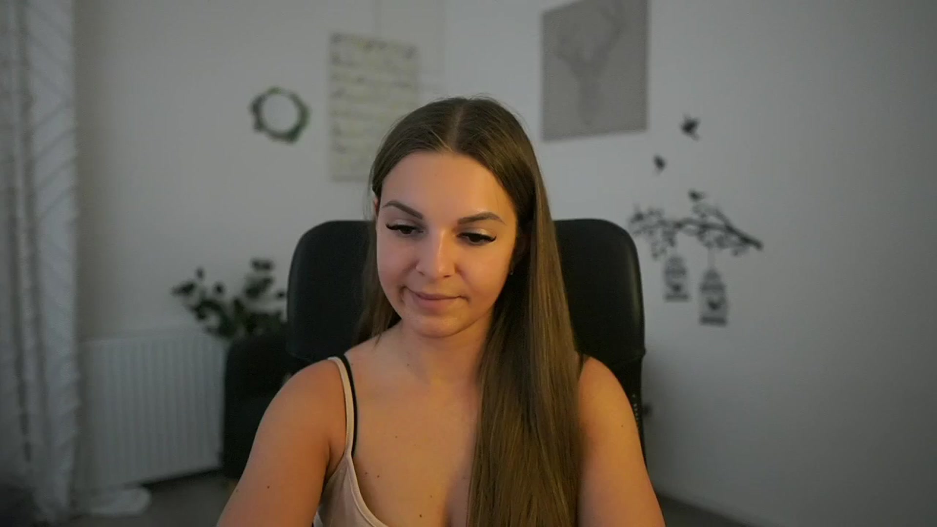 Gallery image thumbnail from Alecsa_Fox's myfreecams stream on, 05/07/2025, 11:46 image 16 of 20