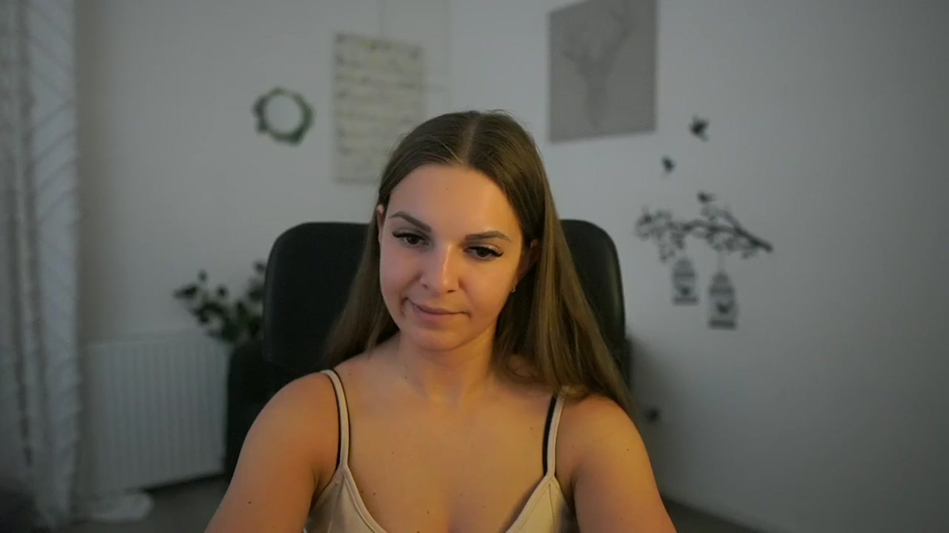 Gallery image thumbnail from Alecsa_Fox's myfreecams stream on, 05/07/2025, 12:51 image 16 of 20