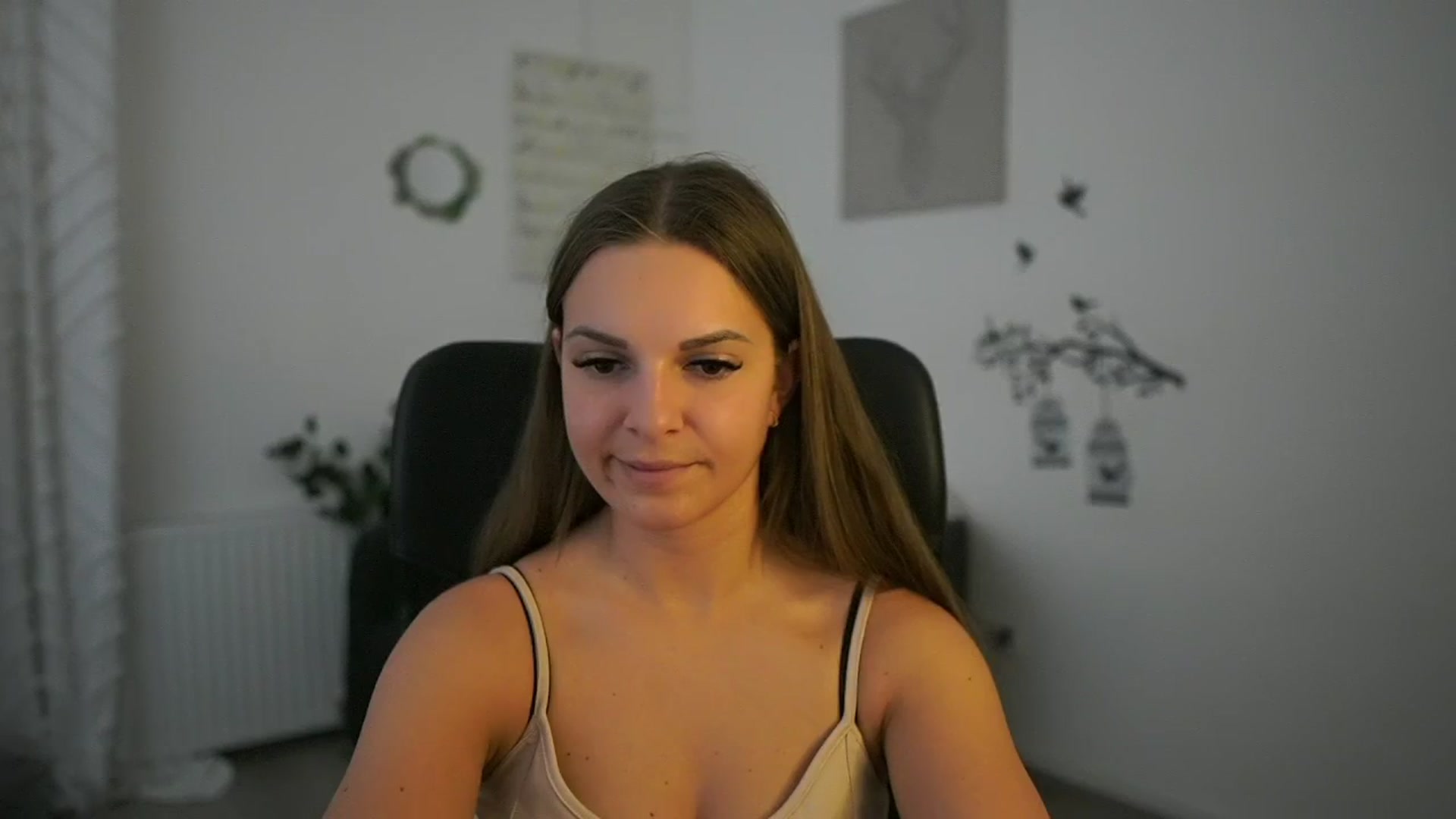 Gallery image thumbnail from Alecsa_Fox's myfreecams stream on, 05/07/2025, 12:51 image 7 of 20
