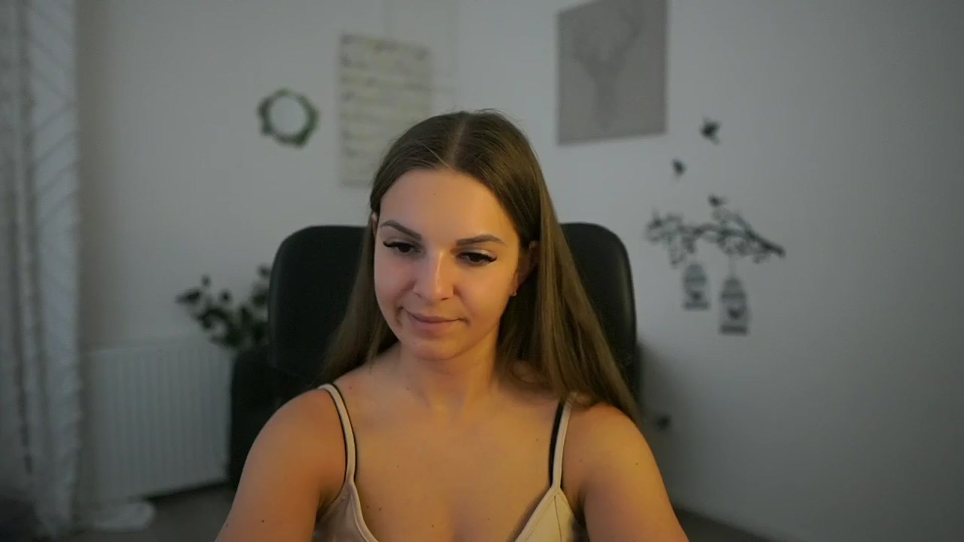 Gallery image thumbnail from Alecsa_Fox's myfreecams stream on, 05/07/2025, 12:51 image 18 of 20