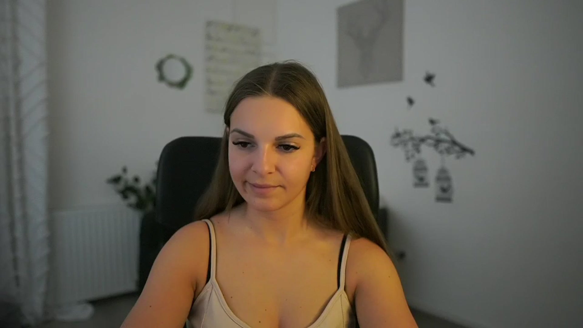 Gallery image thumbnail from Alecsa_Fox's myfreecams stream on, 05/07/2025, 12:51 image 2 of 20