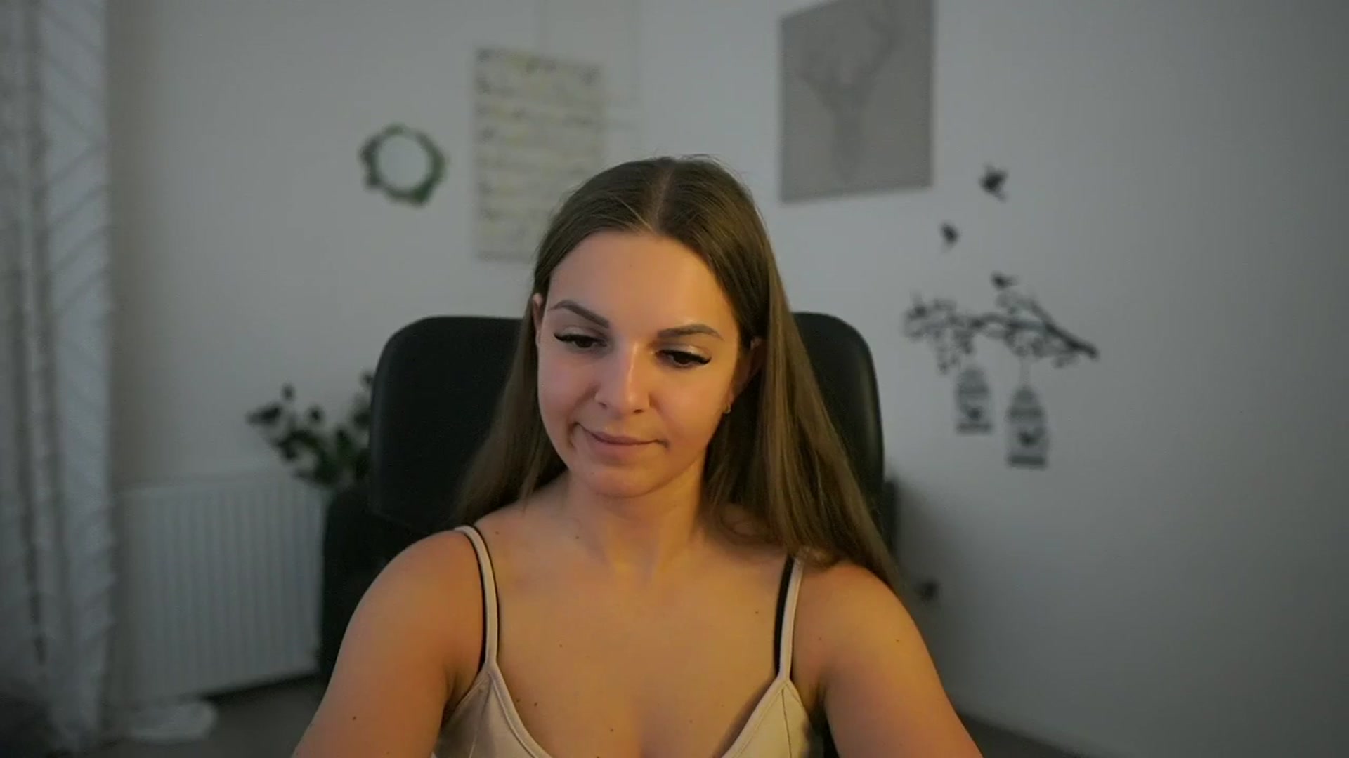 Gallery image thumbnail from Alecsa_Fox's myfreecams stream on, 05/07/2025, 12:51 image 15 of 20