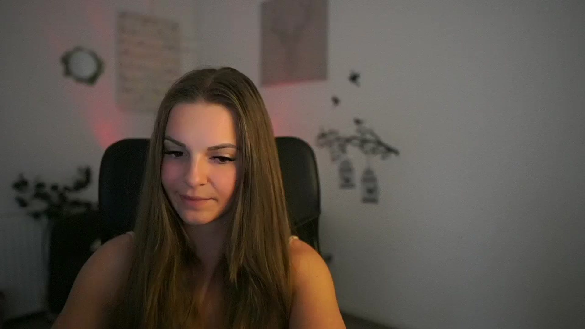 Gallery image thumbnail from Alecsa_Fox's myfreecams stream on, 05/11/2025, 20:13 image 4 of 20