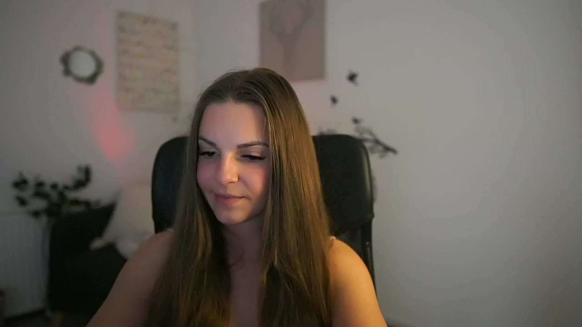 Gallery image thumbnail from Alecsa_Fox's myfreecams stream on, 05/11/2025, 20:13 image 14 of 20