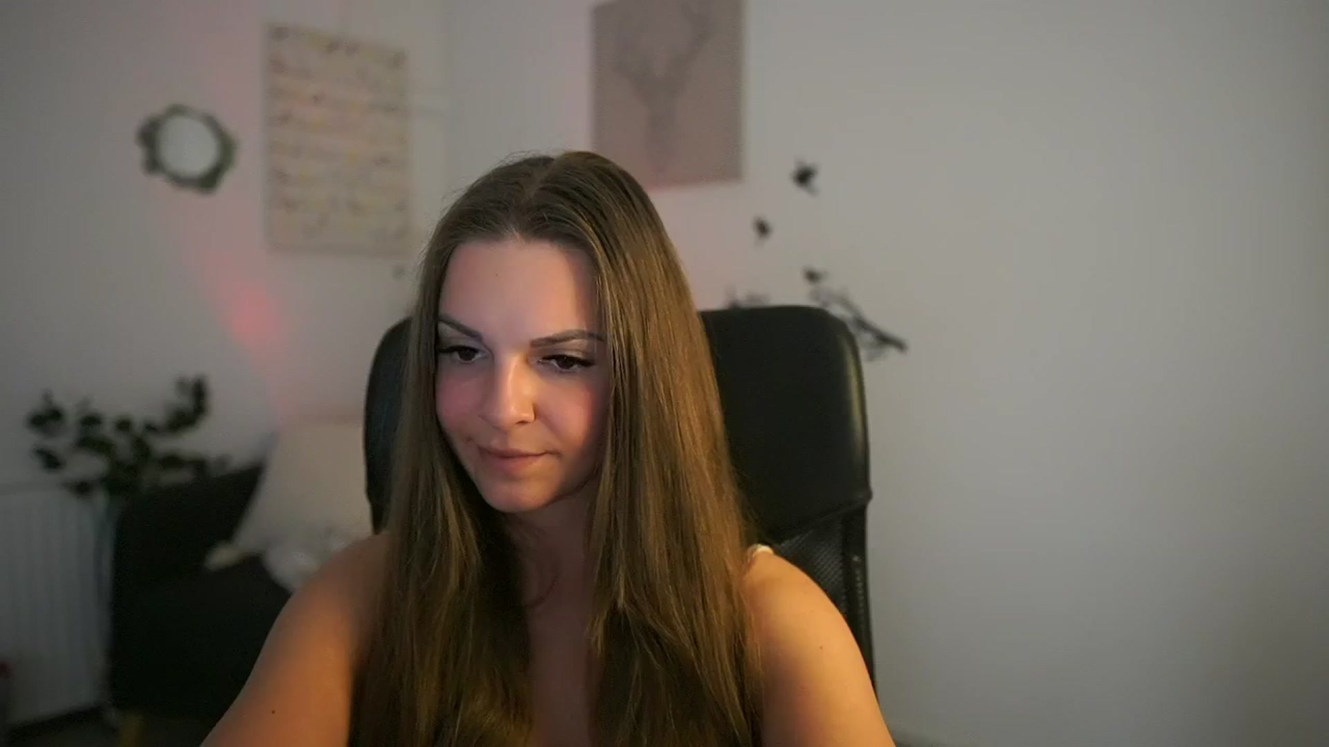 Gallery image thumbnail from Alecsa_Fox's myfreecams stream on, 05/11/2025, 20:13 image 15 of 20