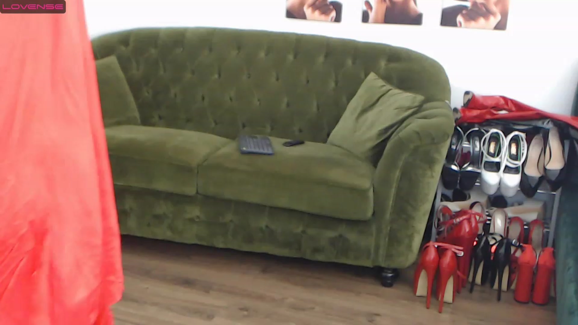 Gallery image thumbnail from Alecssalove's myfreecams stream on, 12/23/2022, 24:31 image 15 of 20