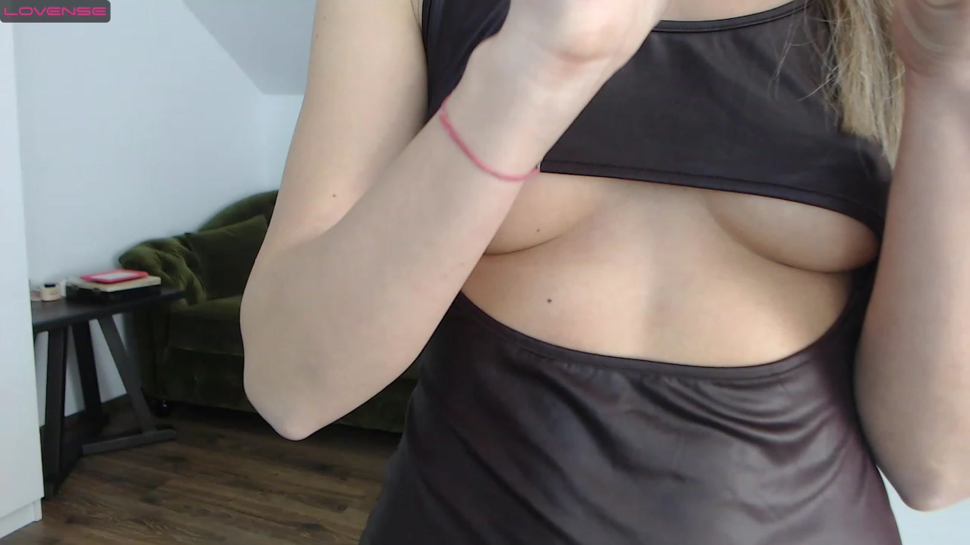 Gallery image thumbnail from Alecssalove's myfreecams stream on, 01/07/2023, 23:48 image 6 of 20