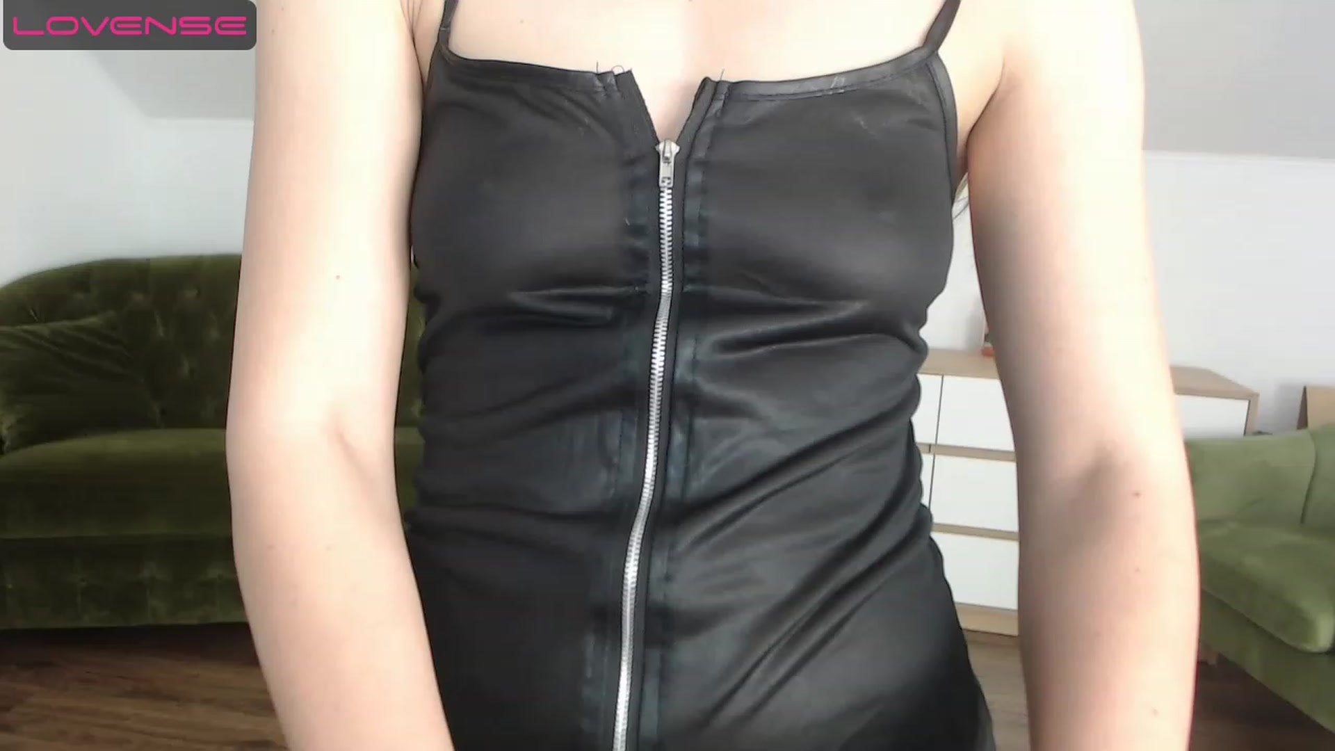Gallery image thumbnail from Alecssalove's myfreecams stream on, 05/31/2023, 23:38 image 1 of 20