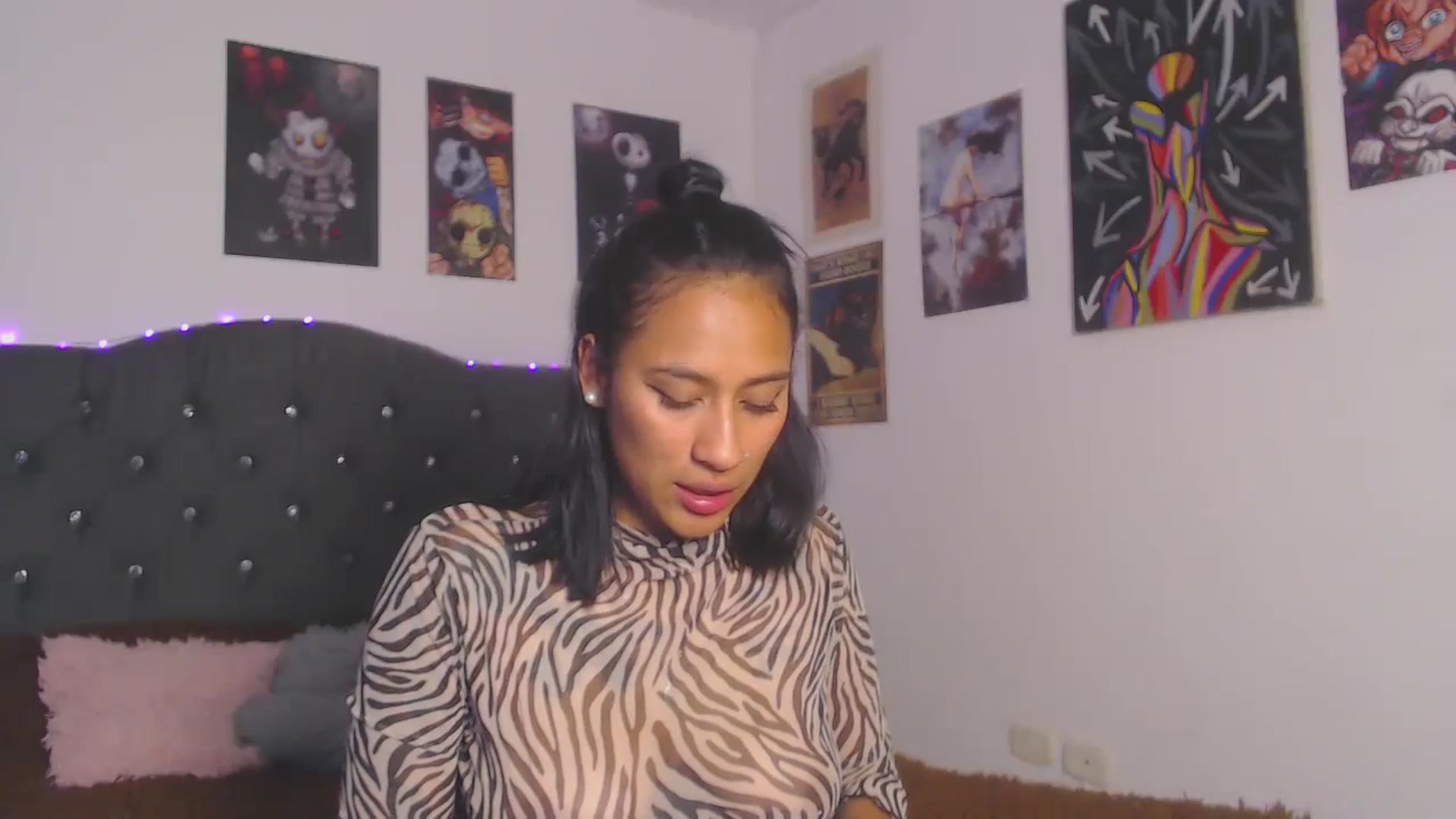 Gallery image thumbnail from Alee_18's myfreecams stream on, 07/24/2024, 06:15 image 12 of 20