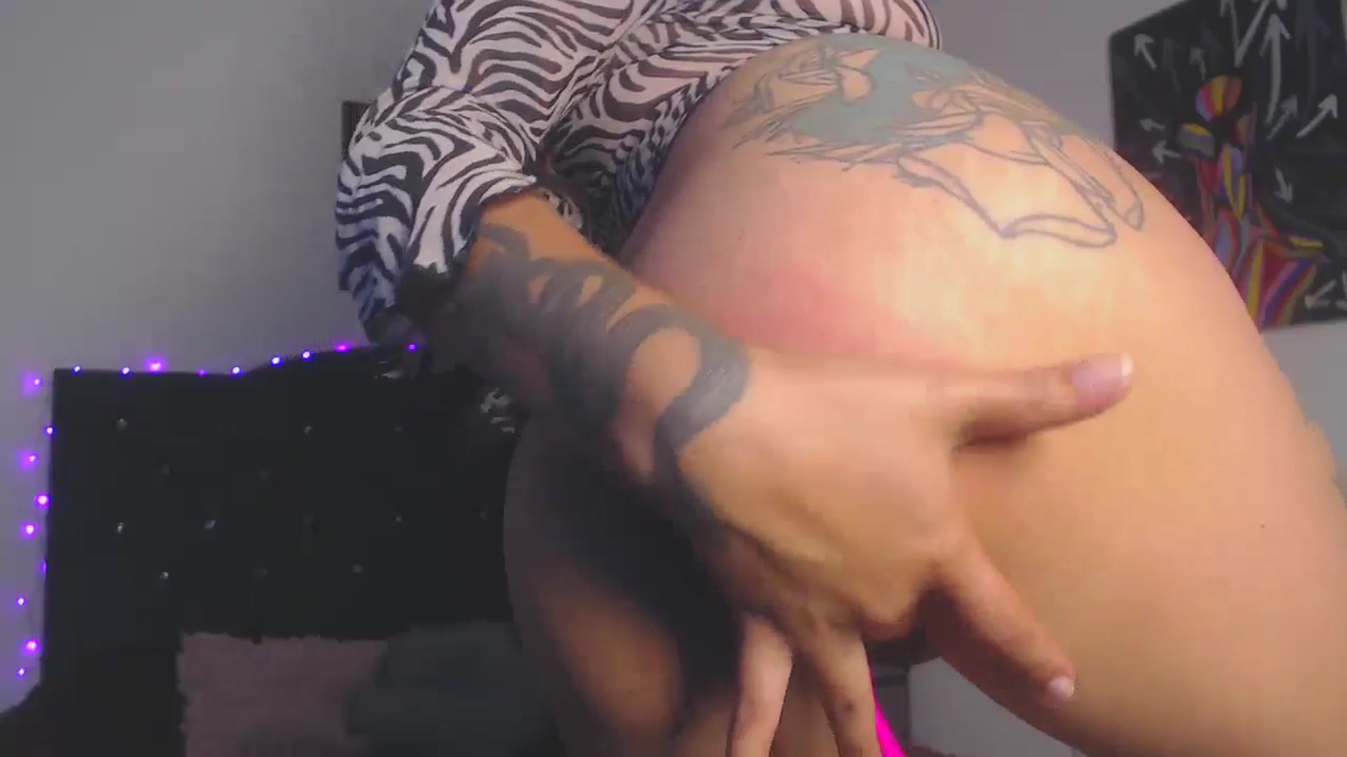 Gallery image thumbnail from Alee_18's myfreecams stream on, 07/24/2024, 06:15 image 4 of 20
