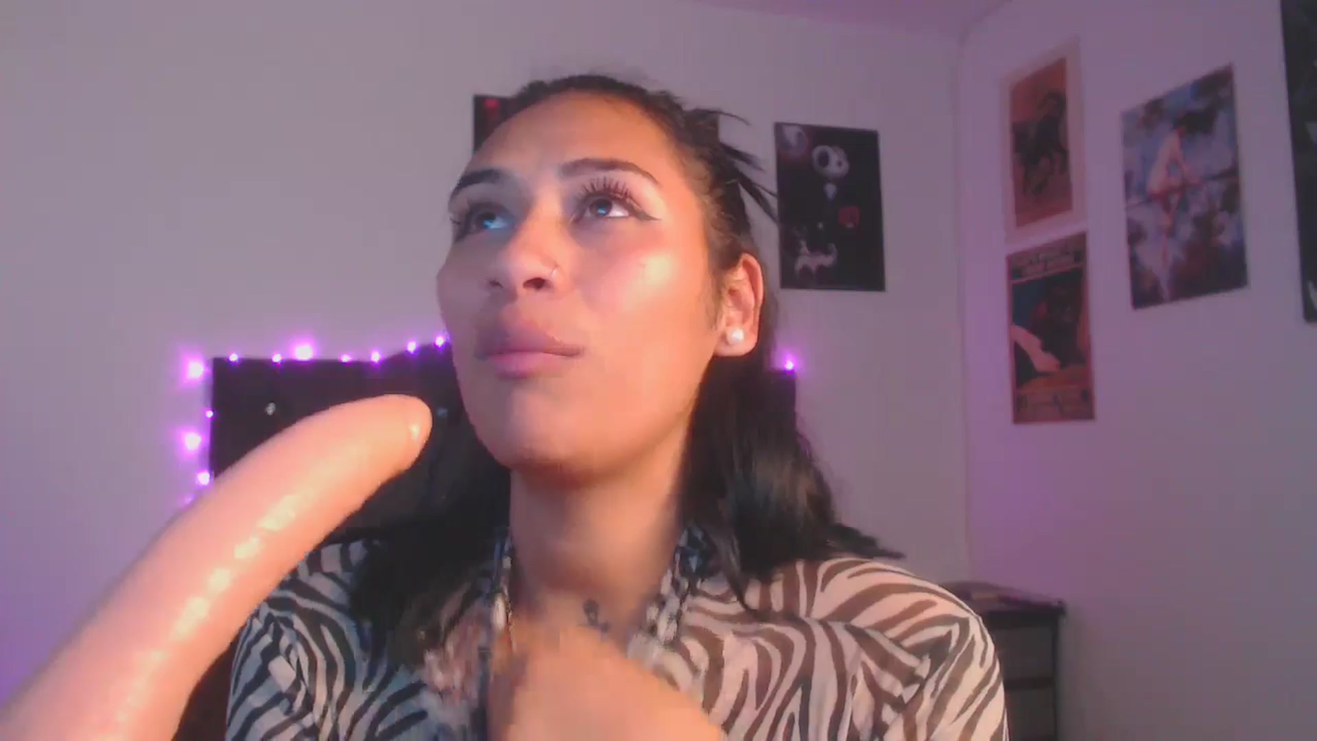 Gallery image thumbnail from Alee_18's myfreecams stream on, 07/24/2024, 06:44 image 4 of 20