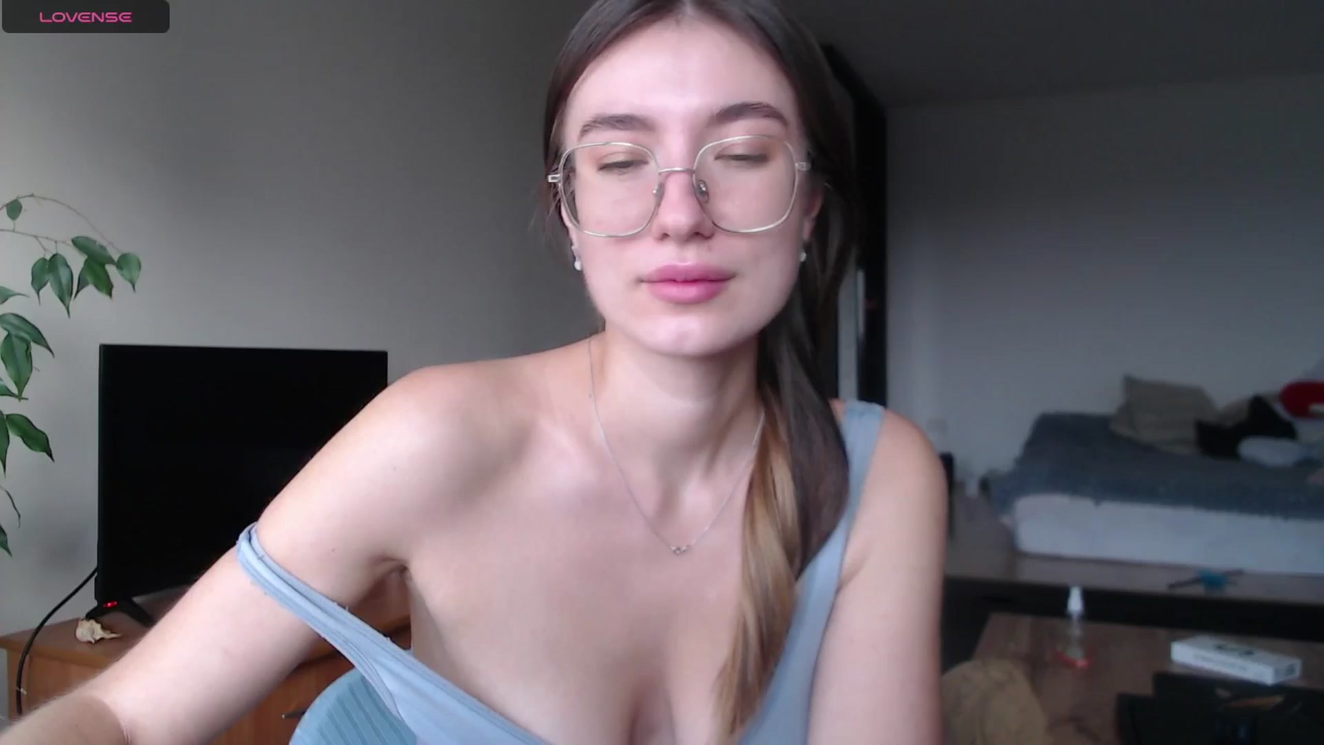 Gallery image thumbnail from Aleida__'s myfreecams stream on, 09/16/2024, 14:45 image 15 of 20