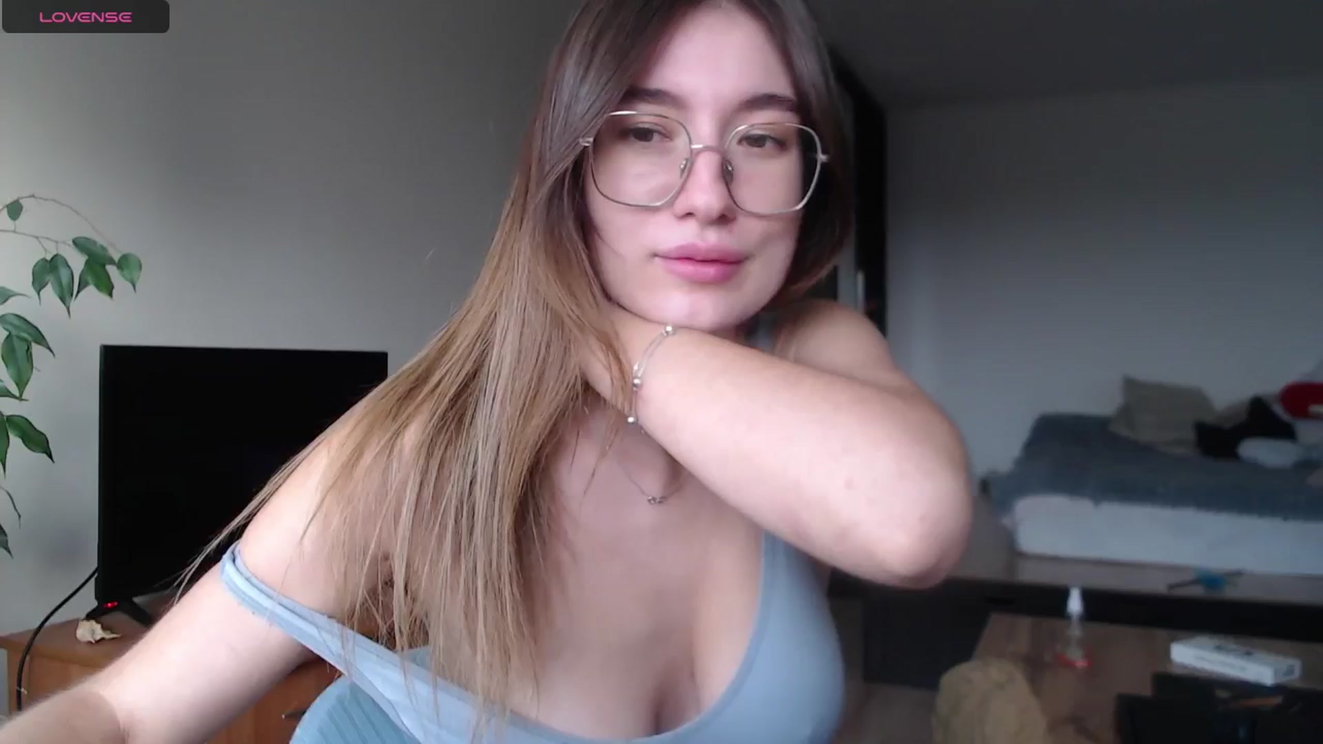 Gallery image thumbnail from Aleida__'s myfreecams stream on, 09/16/2024, 14:45 image 18 of 20