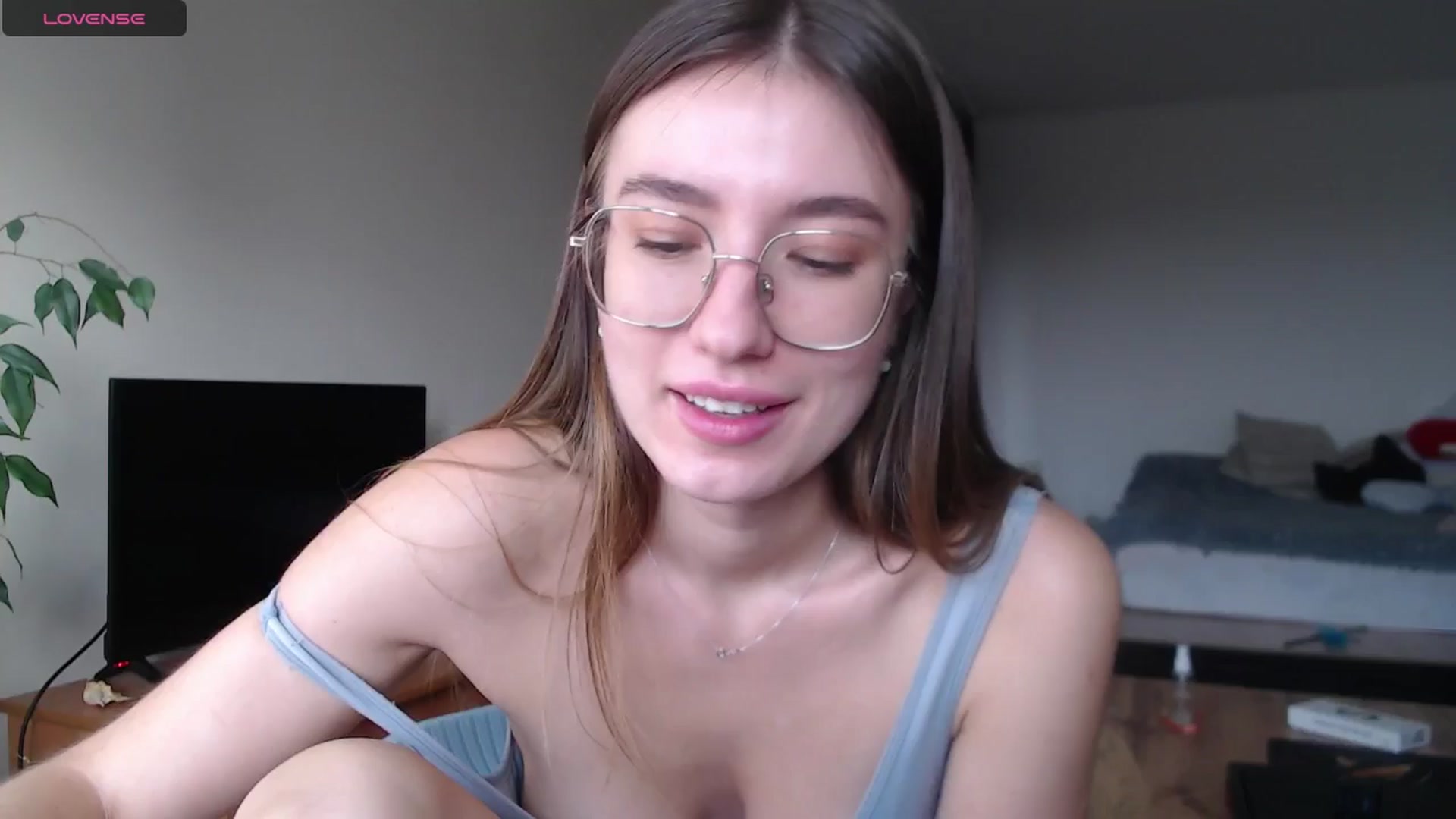 Gallery image thumbnail from Aleida__'s myfreecams stream on, 09/16/2024, 14:45 image 13 of 20