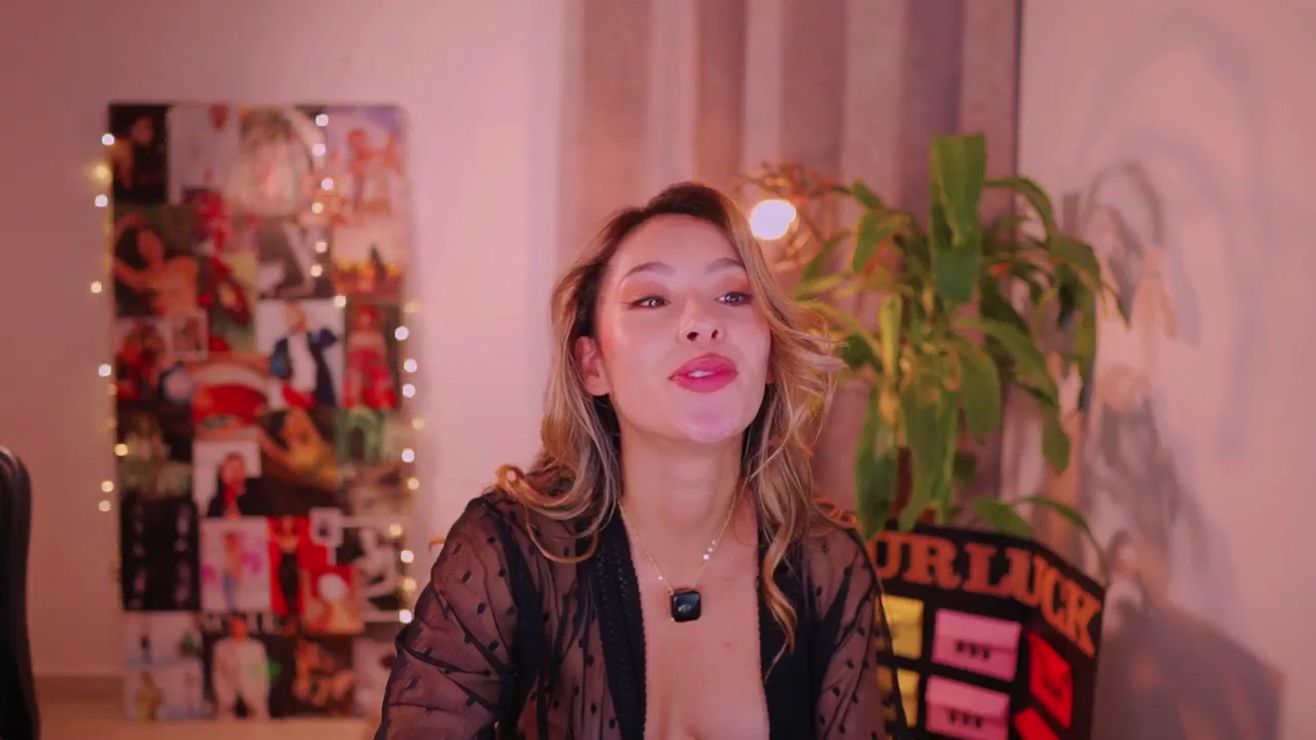 Gallery image thumbnail from AlejaBlonde's myfreecams stream on, 08/01/2025, 24:05 image 18 of 20