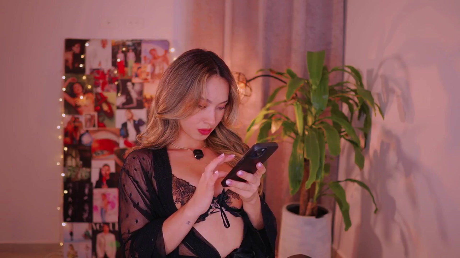Gallery image thumbnail from AlejaBlonde's myfreecams stream on, 08/06/2025, 24:00 image 6 of 20