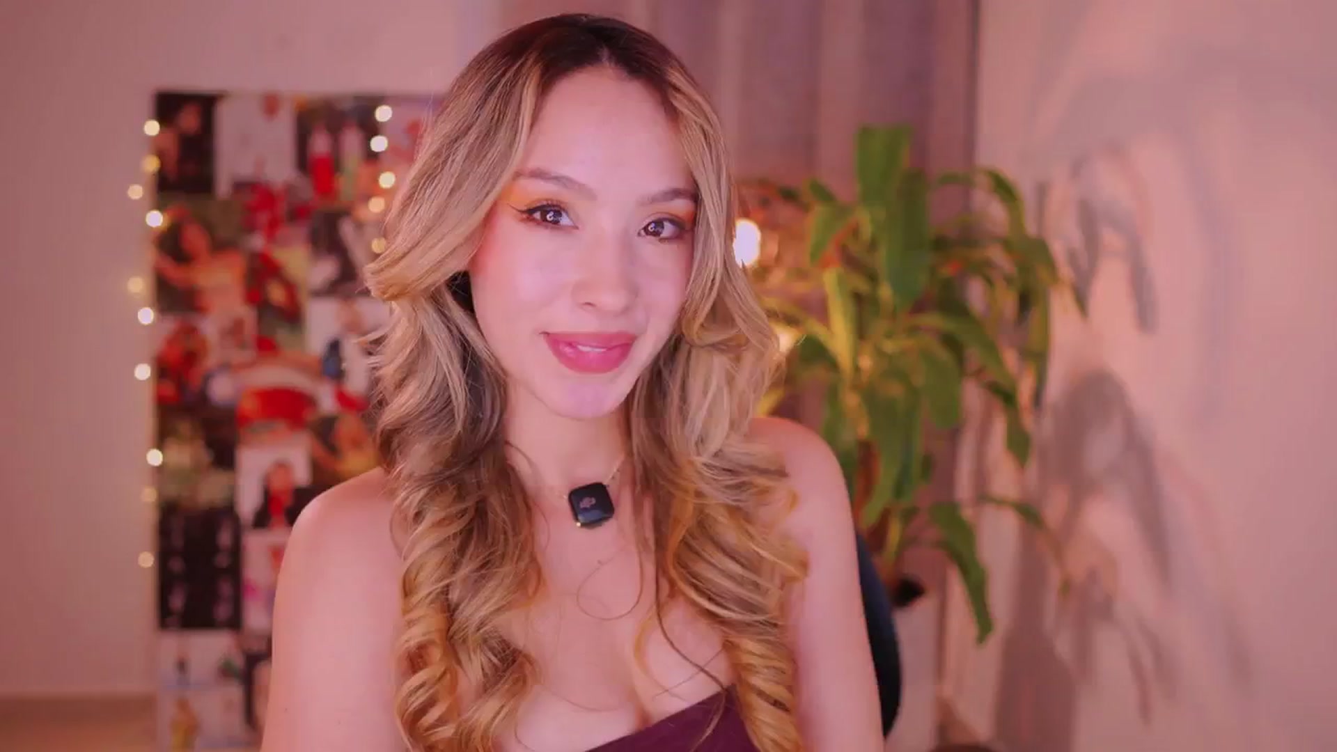 Gallery image thumbnail from AlejaBlonde's myfreecams stream on, 08/07/2025, 04:16 image 12 of 20