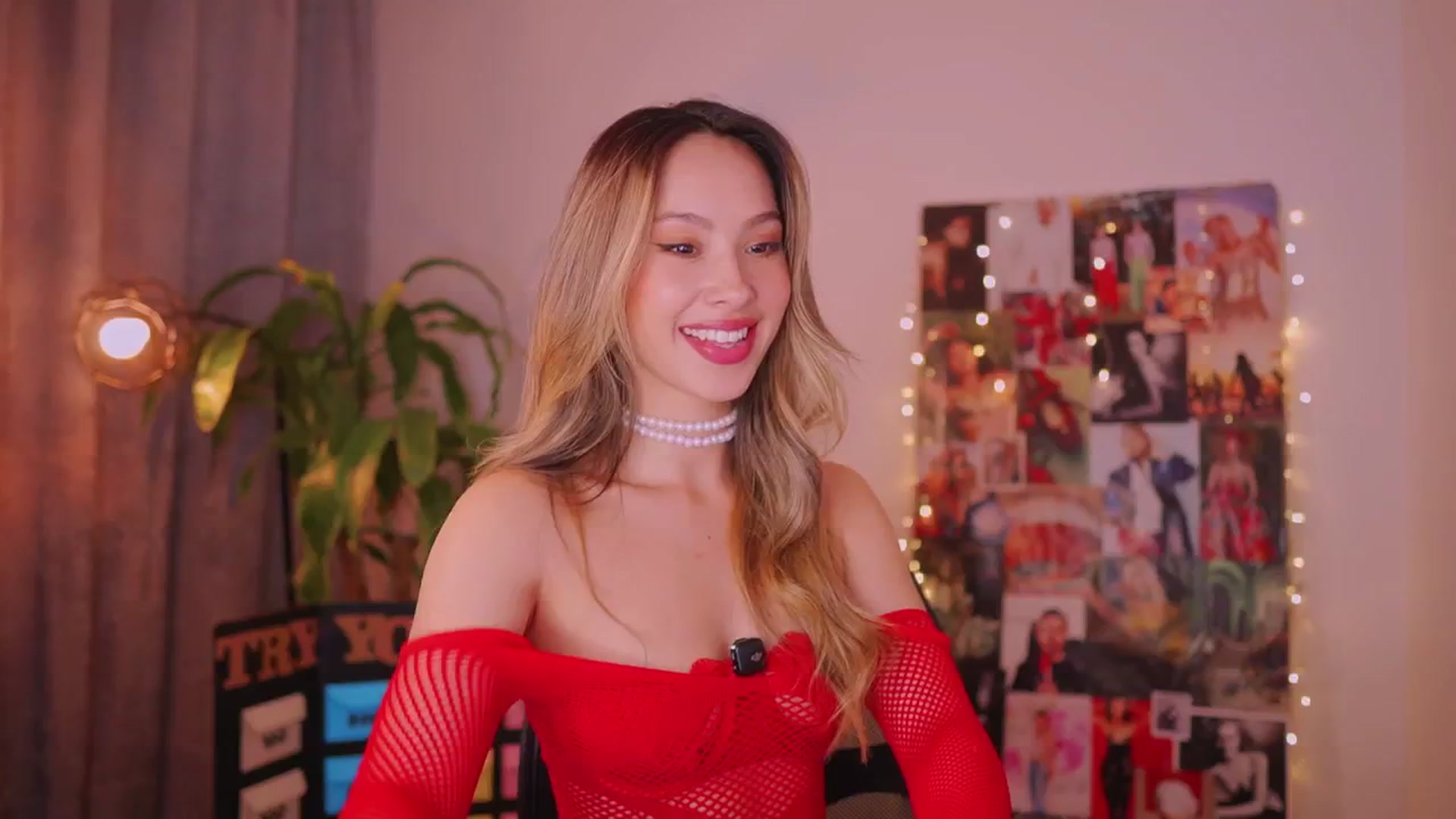 Gallery image thumbnail from AlejaBlonde's myfreecams stream on, 10/22/2025, 03:45 image 3 of 20