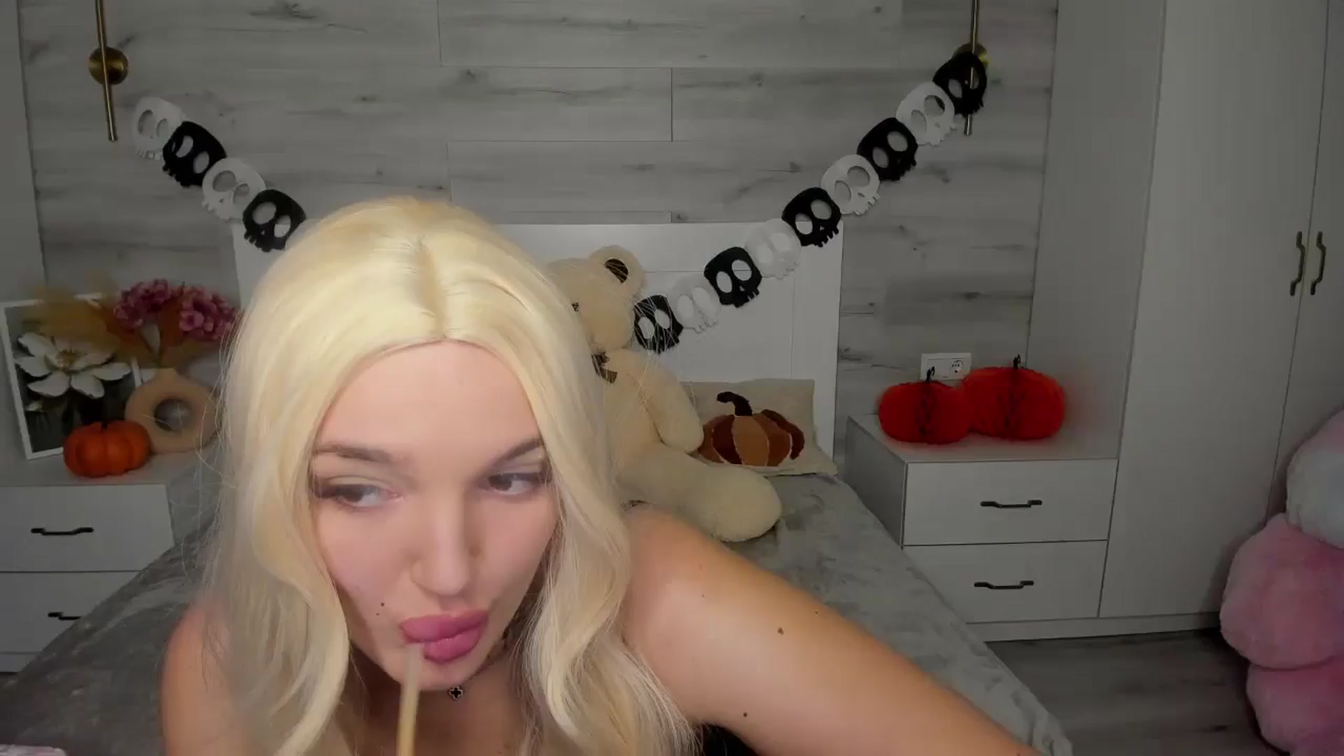 Gallery image thumbnail from AlejaRey's myfreecams stream on, 10/27/2025, 09:28 image 18 of 20
