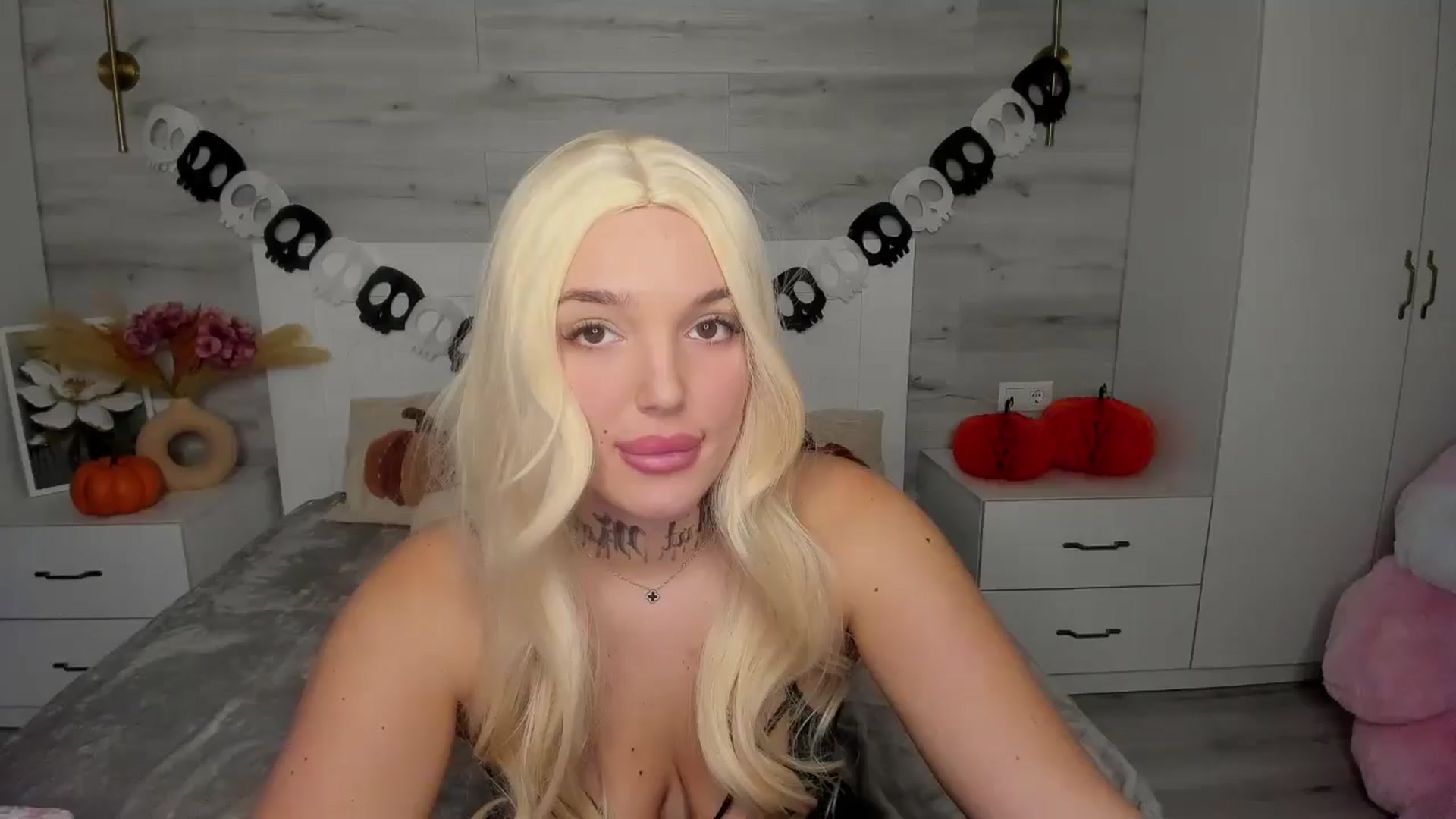 Gallery image thumbnail from AlejaRey's myfreecams stream on, 10/27/2025, 09:28 image 3 of 20