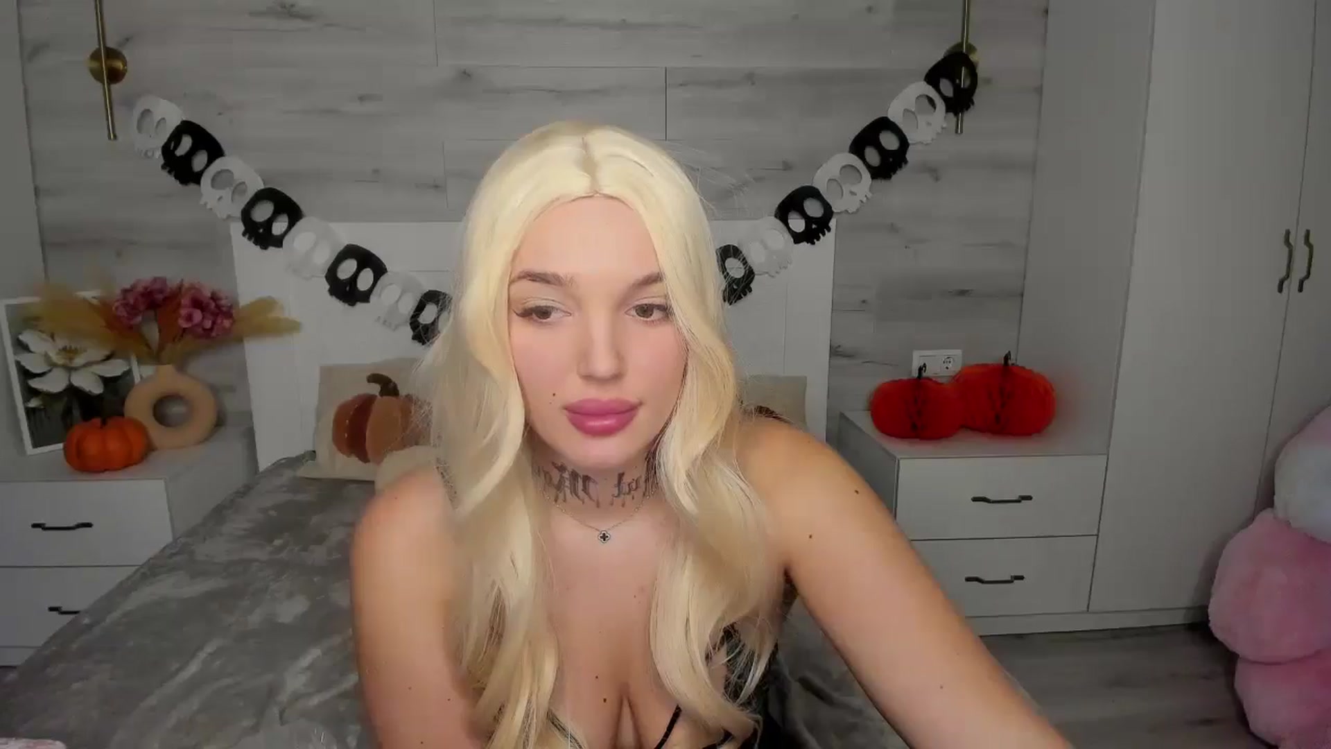 Gallery image thumbnail from AlejaRey's myfreecams stream on, 10/27/2025, 09:28 image 12 of 20