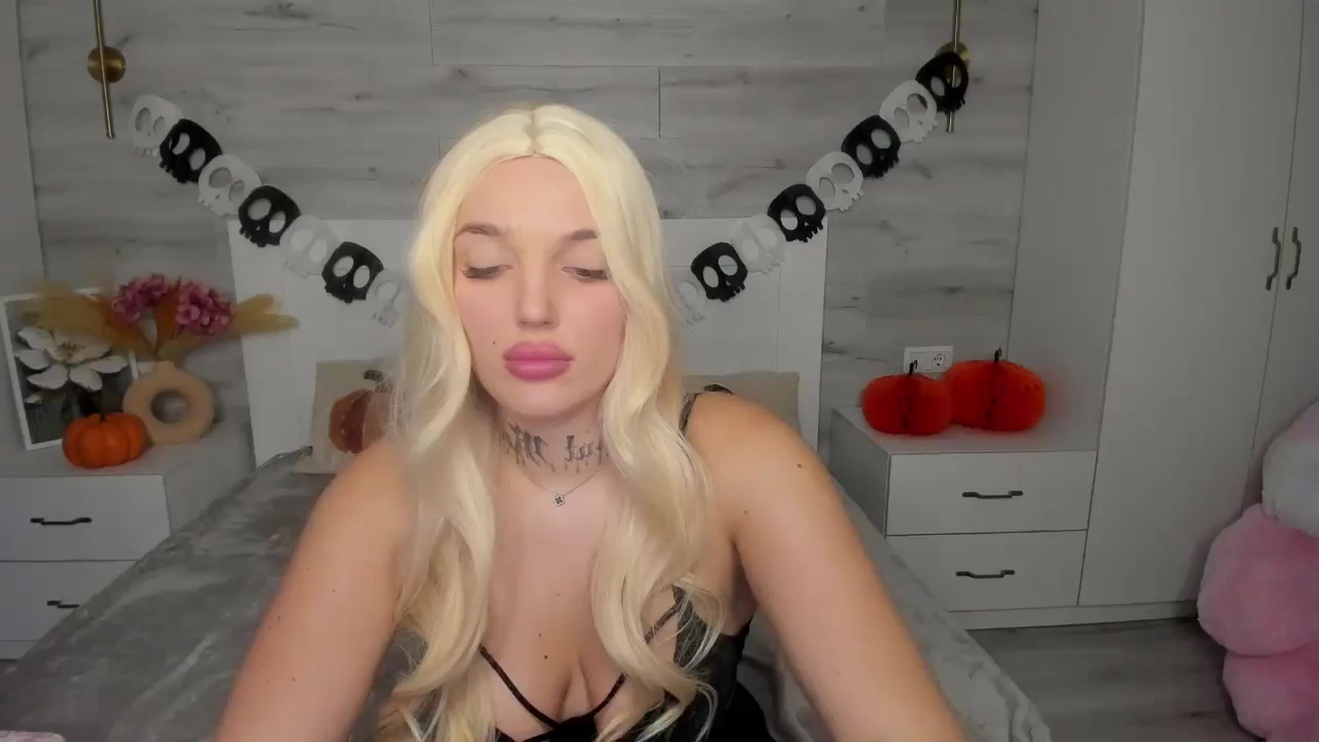 Gallery image thumbnail from AlejaRey's myfreecams stream on, 10/27/2025, 09:28 image 9 of 20