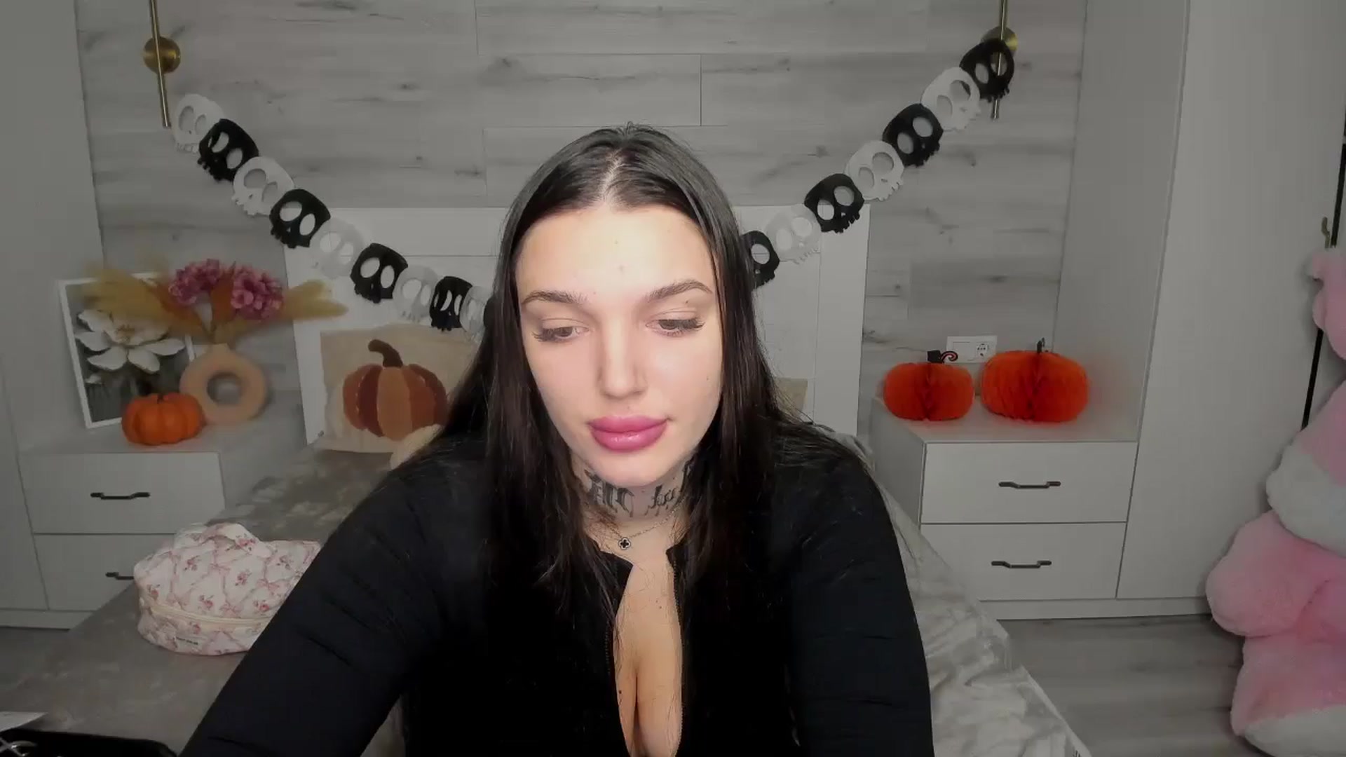 Gallery image thumbnail from AlejaRey's myfreecams stream on, 11/05/2025, 10:11 image 1 of 20