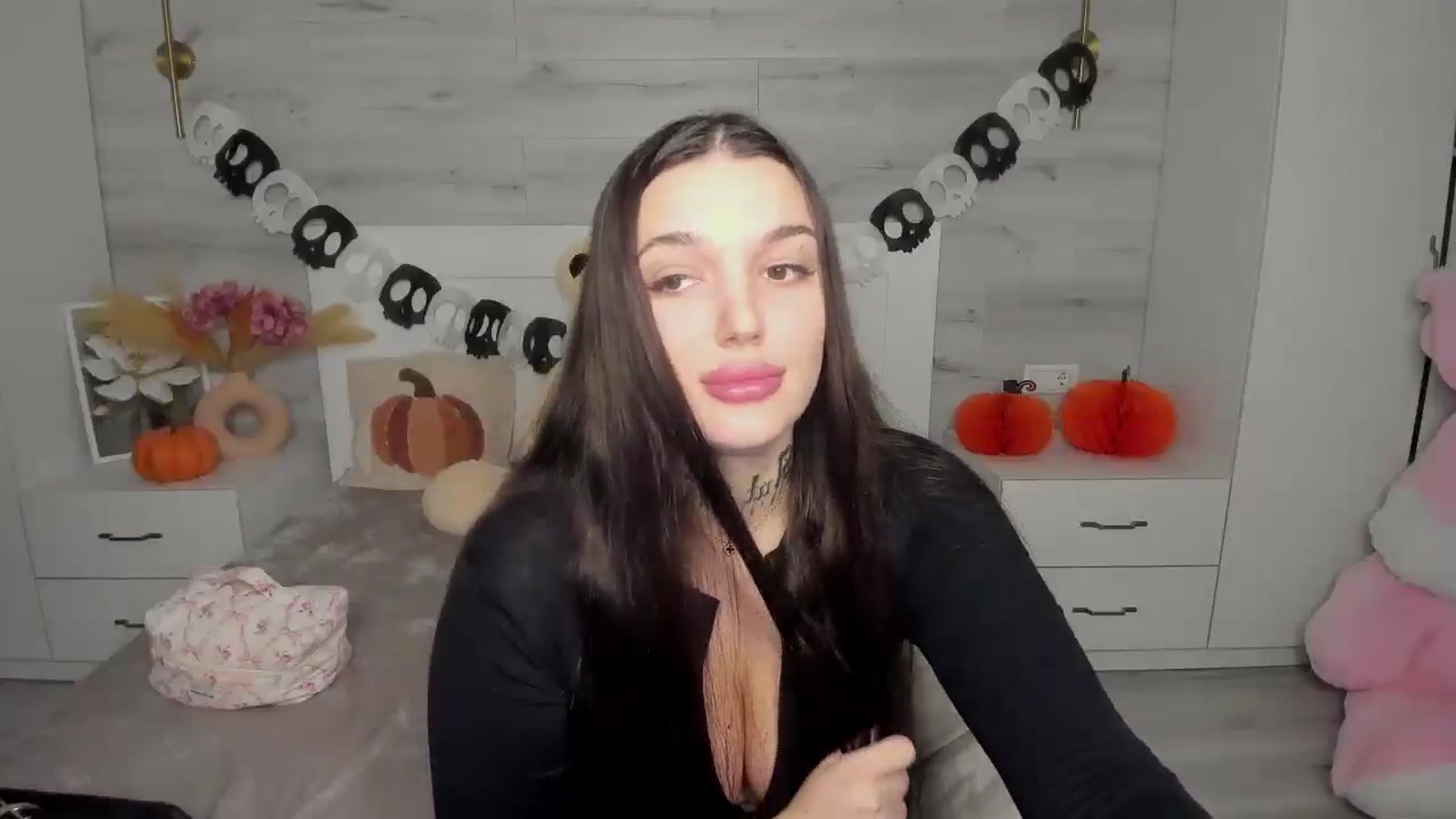 Gallery image thumbnail from AlejaRey's myfreecams stream on, 11/05/2025, 10:11 image 5 of 20