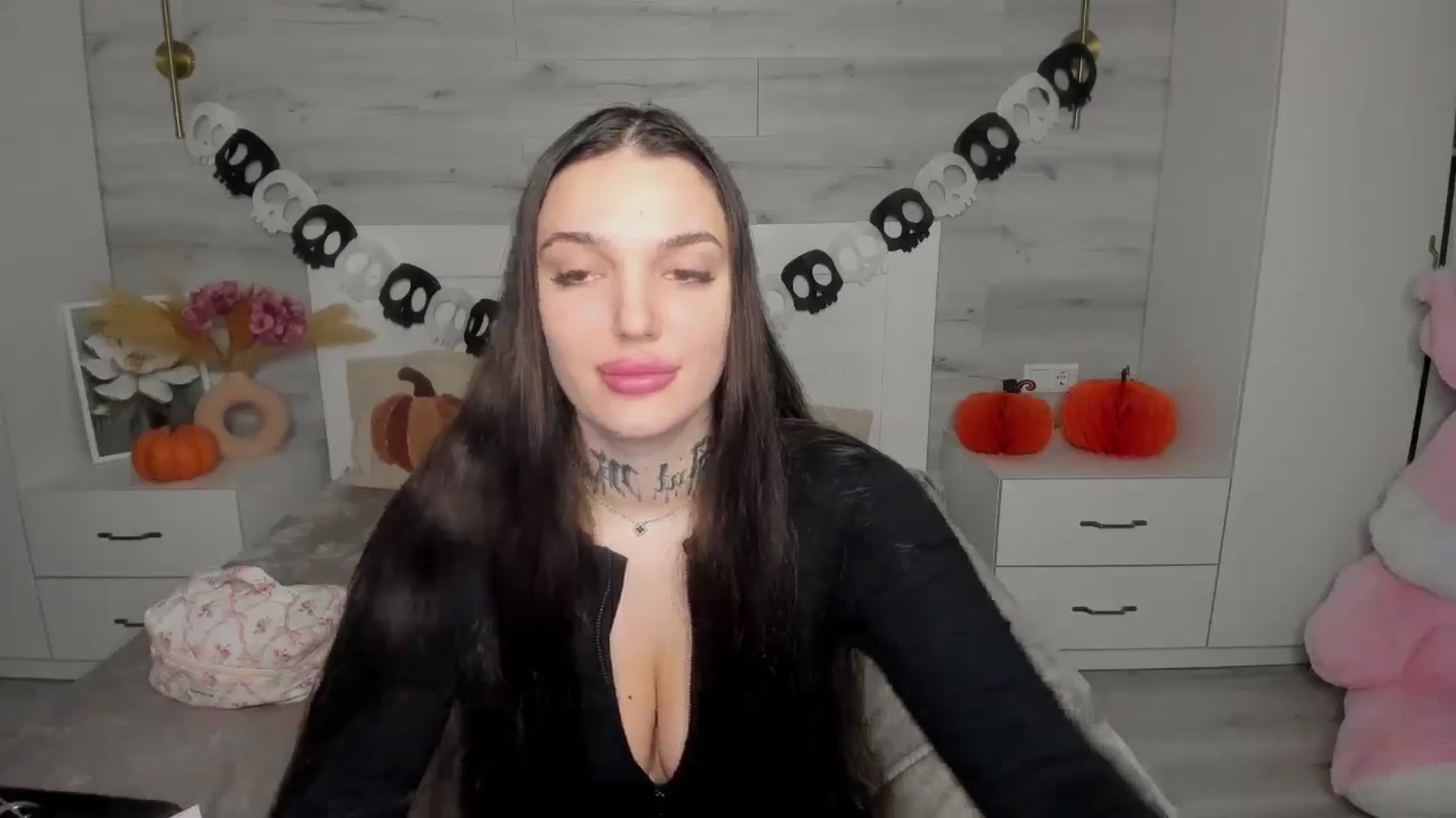 Gallery image thumbnail from AlejaRey's myfreecams stream on, 11/05/2025, 10:11 image 12 of 20