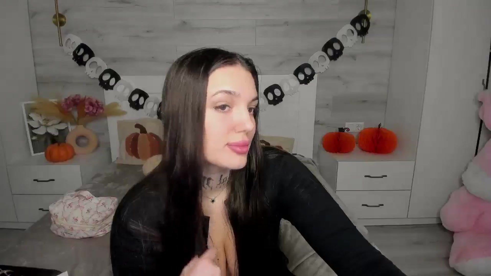 Gallery image thumbnail from AlejaRey's myfreecams stream on, 11/05/2025, 10:11 image 15 of 20