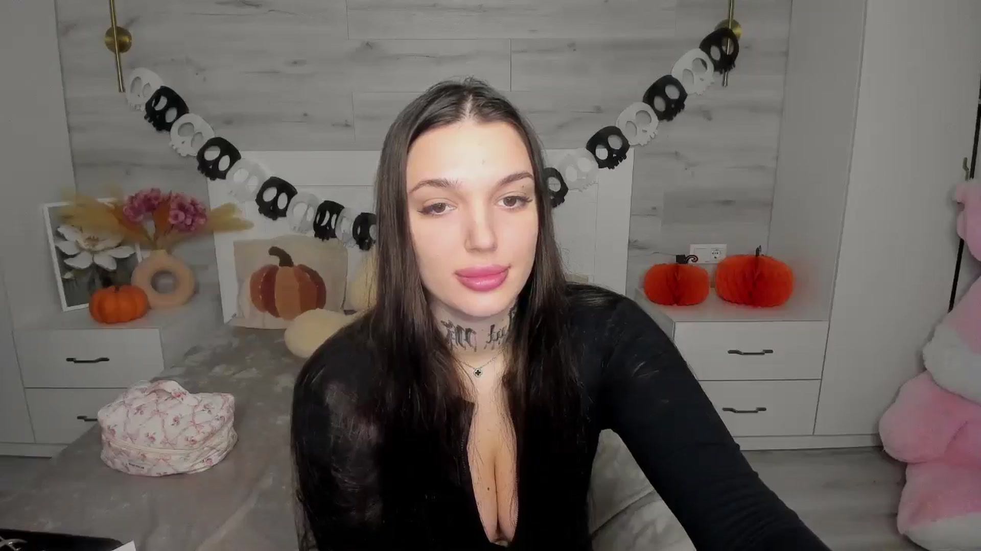 Gallery image thumbnail from AlejaRey's myfreecams stream on, 11/05/2025, 10:11 image 14 of 20