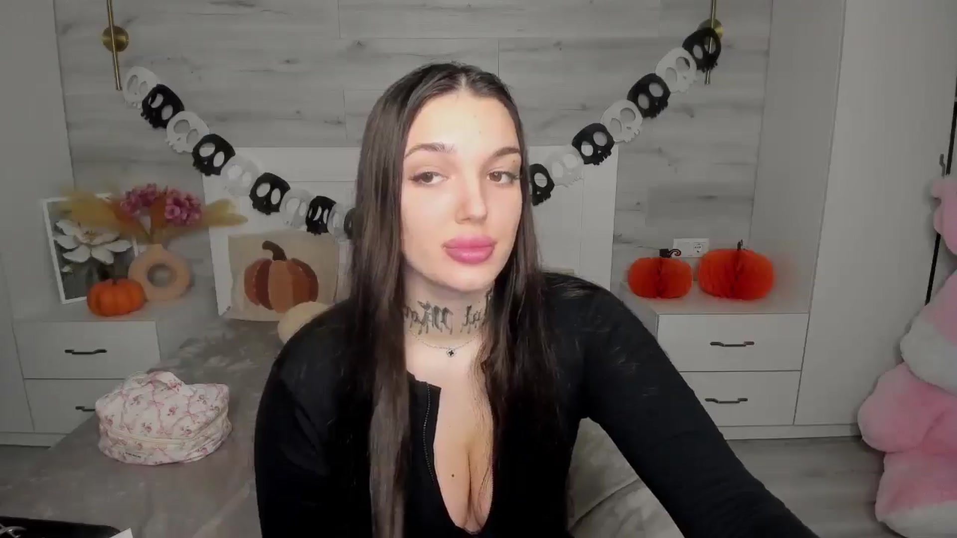 Gallery image thumbnail from AlejaRey's myfreecams stream on, 11/05/2025, 10:11 image 17 of 20