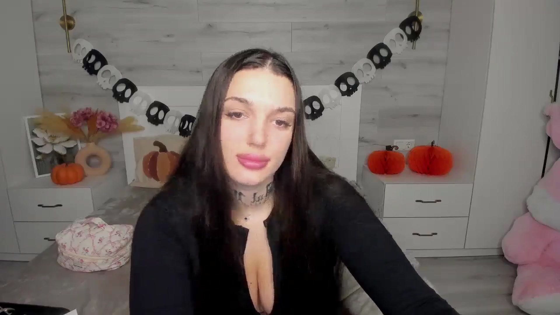 Gallery image thumbnail from AlejaRey's myfreecams stream on, 11/05/2025, 10:11 image 6 of 20