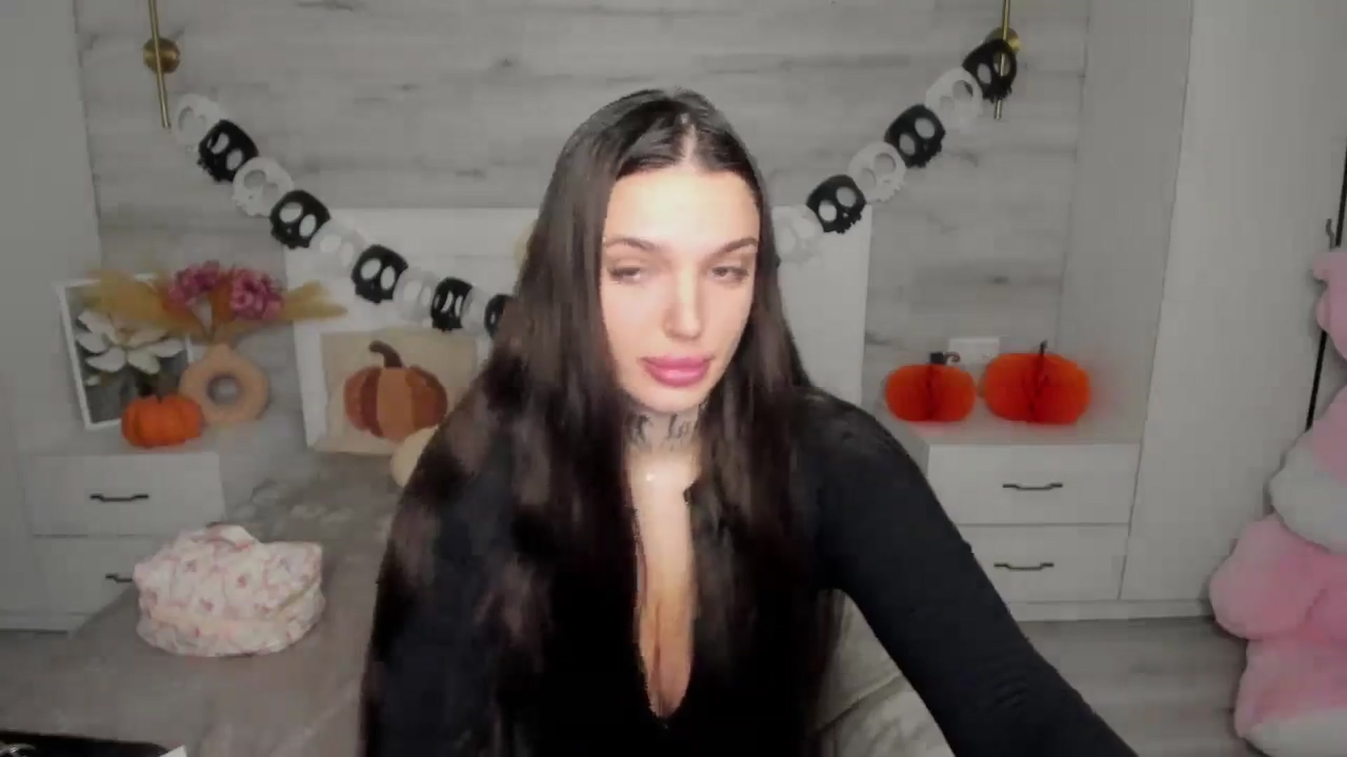 Gallery image thumbnail from AlejaRey's myfreecams stream on, 11/05/2025, 10:11 image 10 of 20
