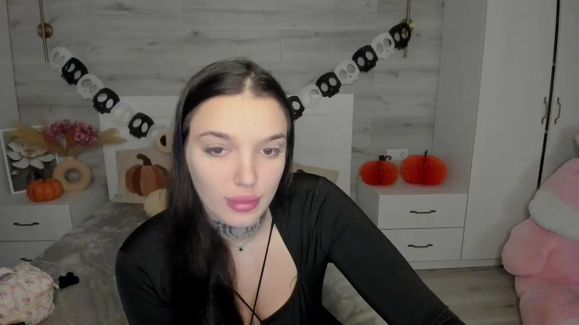 Gallery image thumbnail from AlejaRey's myfreecams stream on, 11/06/2025, 09:27 image 1 of 20