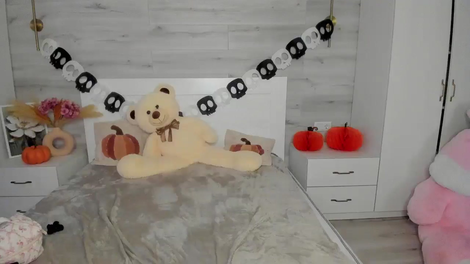 Gallery image thumbnail from AlejaRey's myfreecams stream on, 11/06/2025, 09:27 image 20 of 20