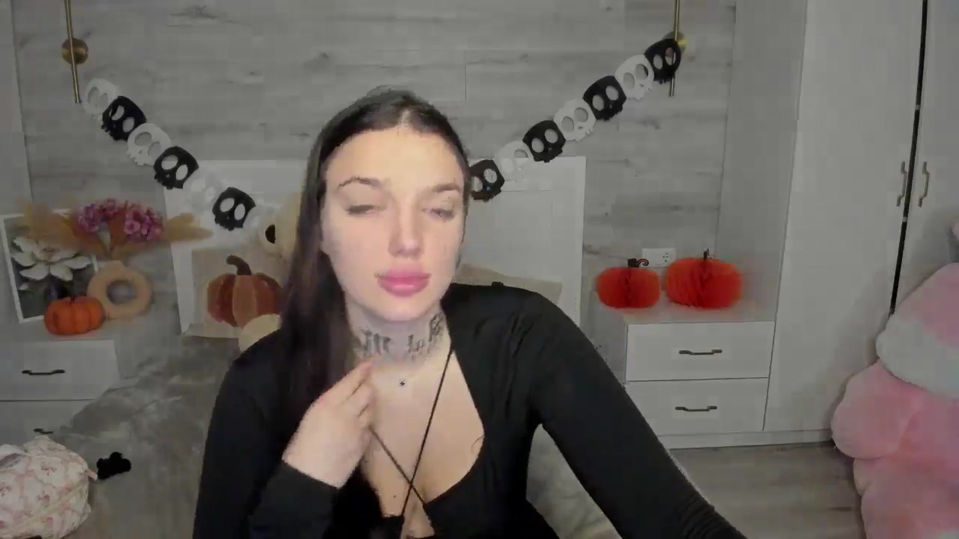 Gallery image thumbnail from AlejaRey's myfreecams stream on, 11/06/2025, 09:27 image 9 of 20