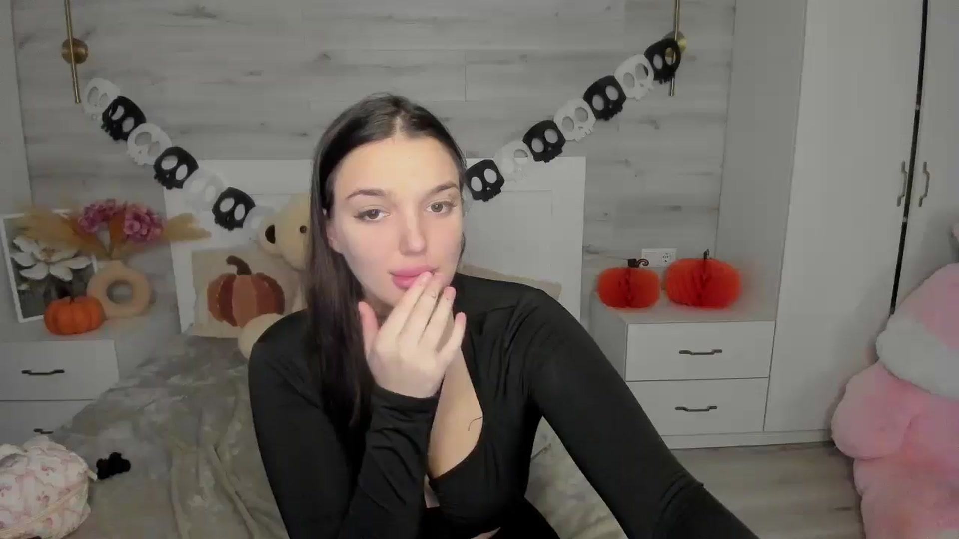 Gallery image thumbnail from AlejaRey's myfreecams stream on, 11/06/2025, 09:27 image 13 of 20
