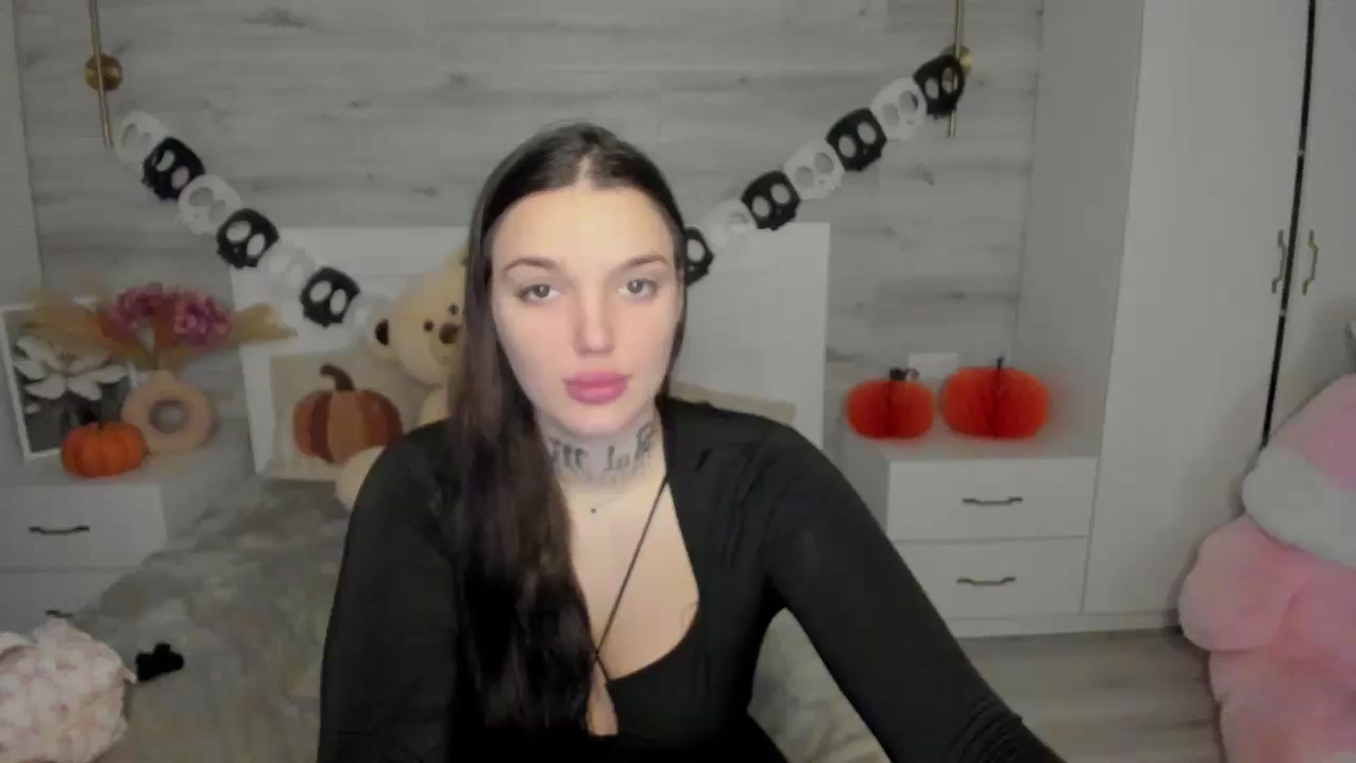 Gallery image thumbnail from AlejaRey's myfreecams stream on, 11/06/2025, 09:27 image 8 of 20