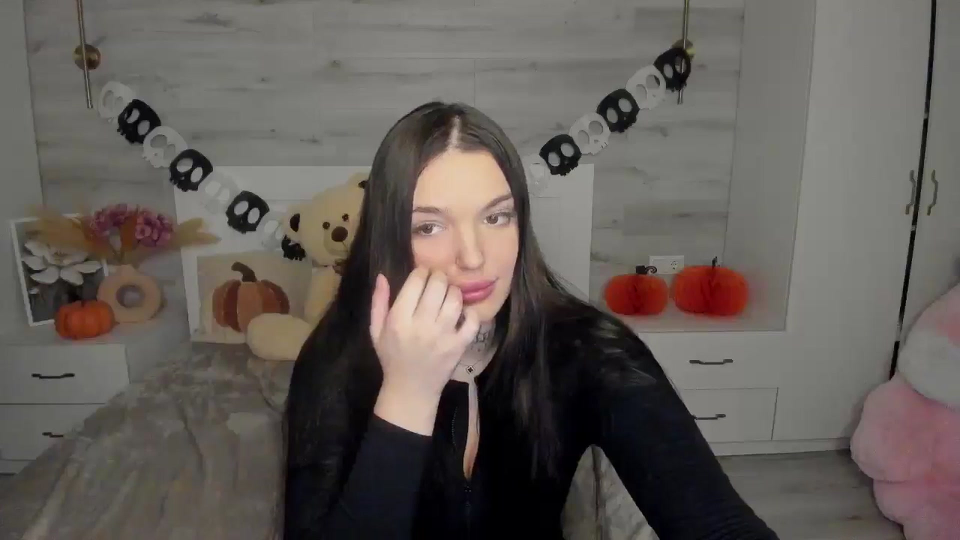 Gallery image thumbnail from AlejaRey's myfreecams stream on, 11/07/2025, 10:05 image 8 of 20